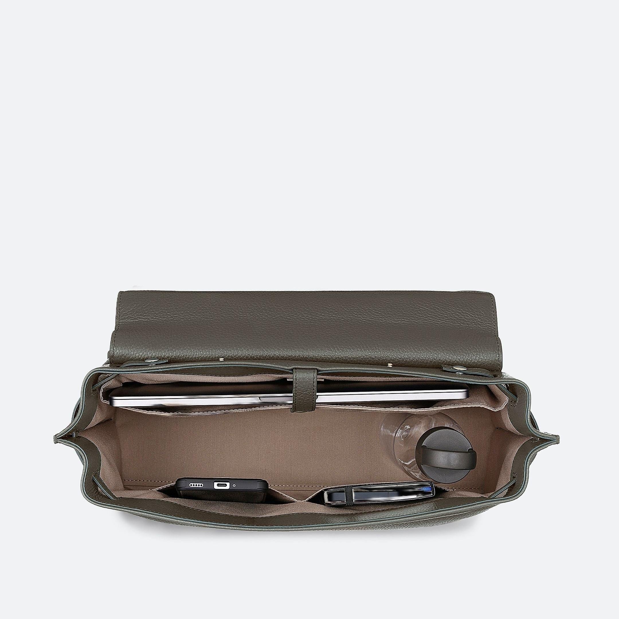 ALEMI Zurich | VIADUKT WORK | Laptop Bag | Olive Green | Soft Grain Leather | Bag inside