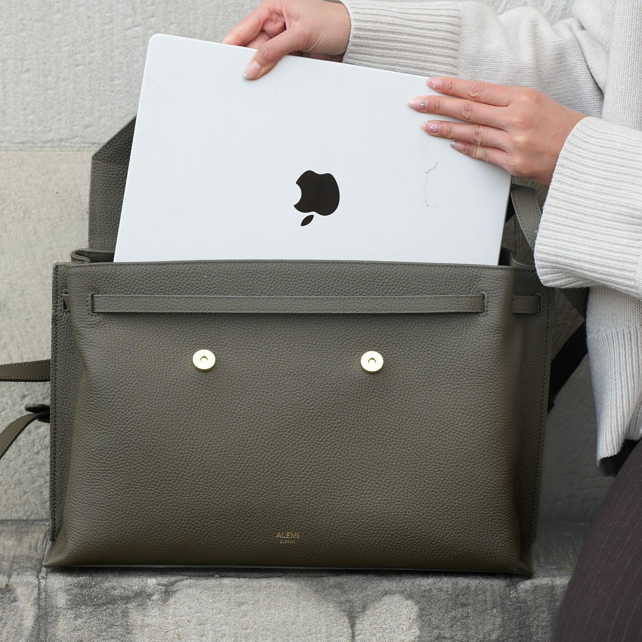 ALEMI Zurich | VIADUKT WORK | Laptop Bag | Olive Green | Soft Grain Leather | Bag detail with laptop