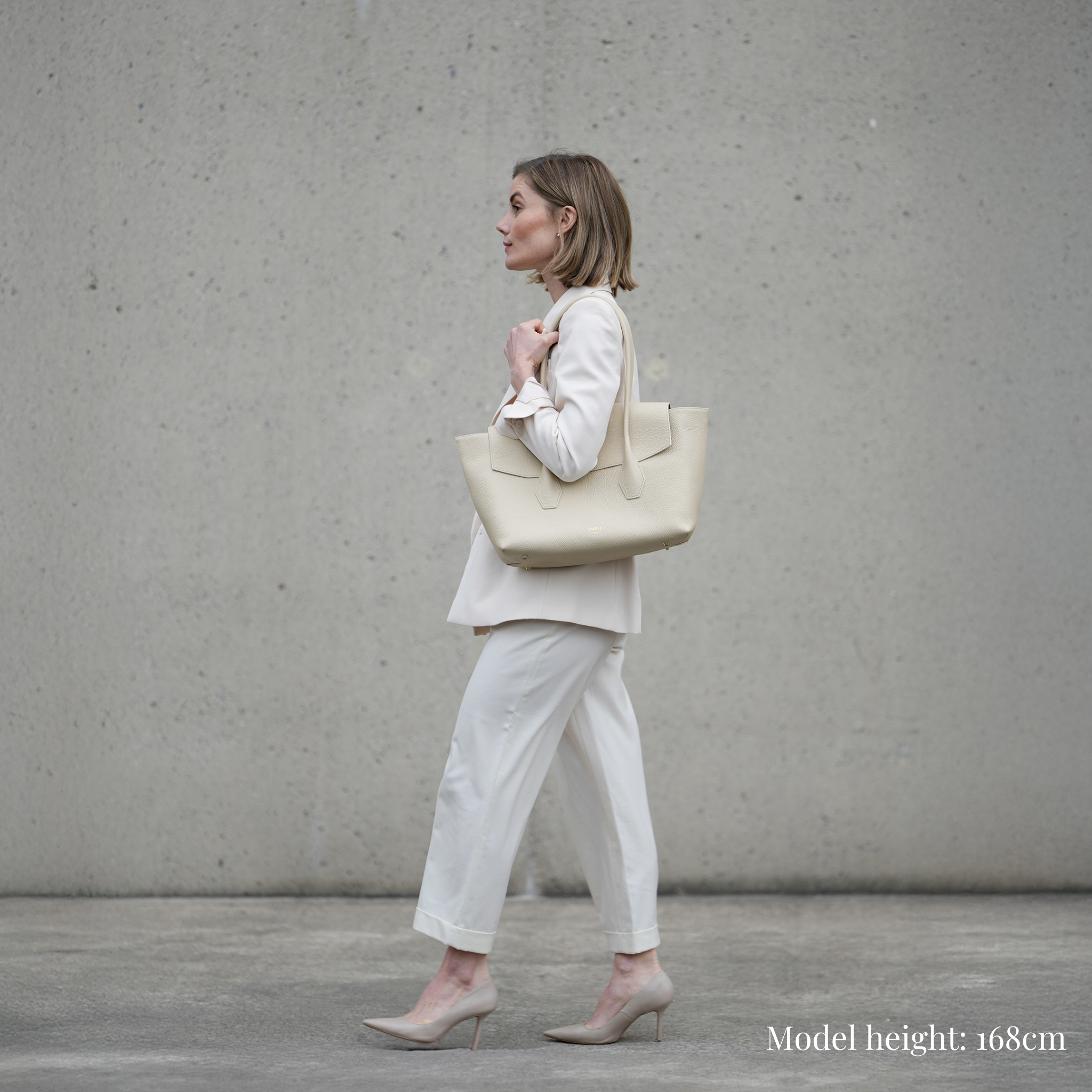 AMELI Zurich | IDA | Sandstone | Soft Grain Leather | Model