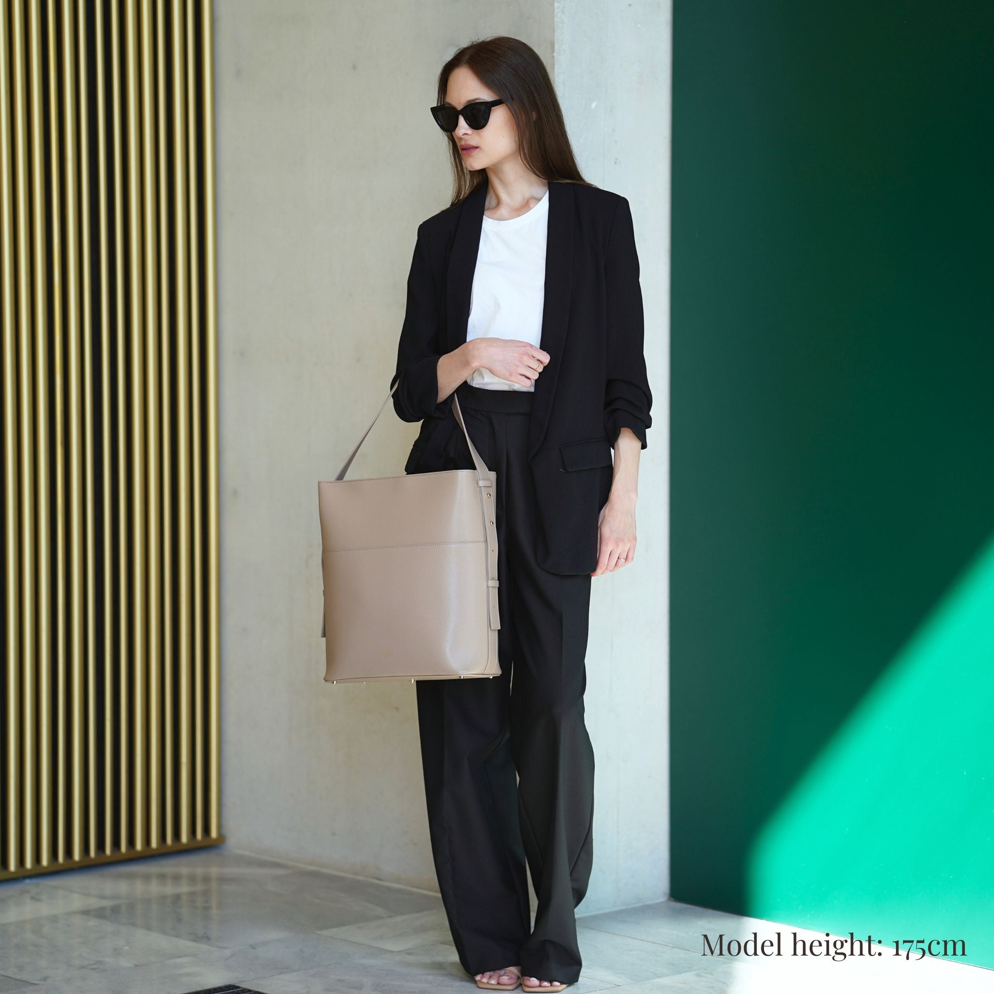 AMELI Zurich | LETTEN | Cappuccino | Pebbled Leather | Model