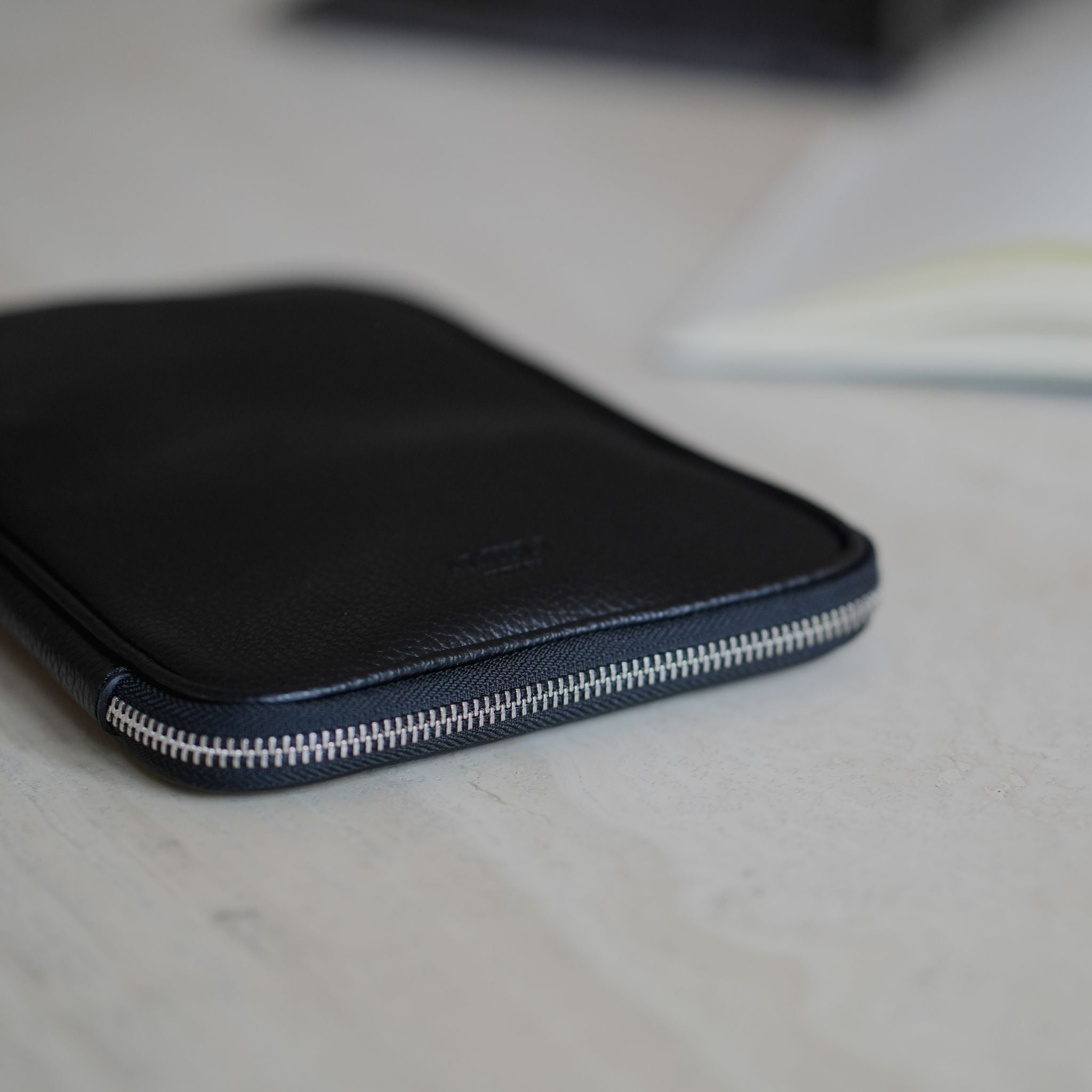 AMELI Zurich | TECHNOPARK | Black | Classic | Silver Hardware | Side
