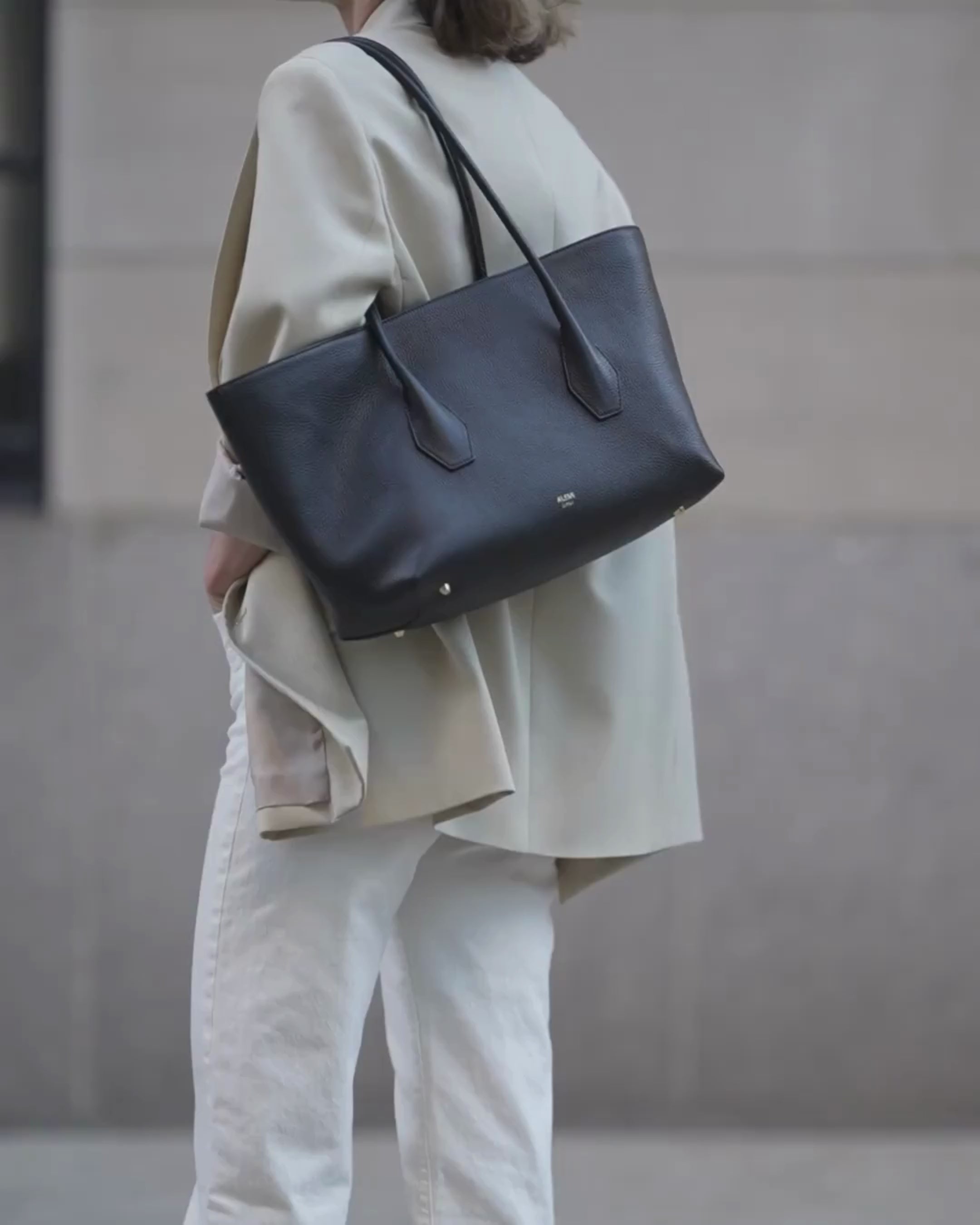 ALEMI Zurich | IDA | Laptop Bag | Black | Soft Grain Leather | Video