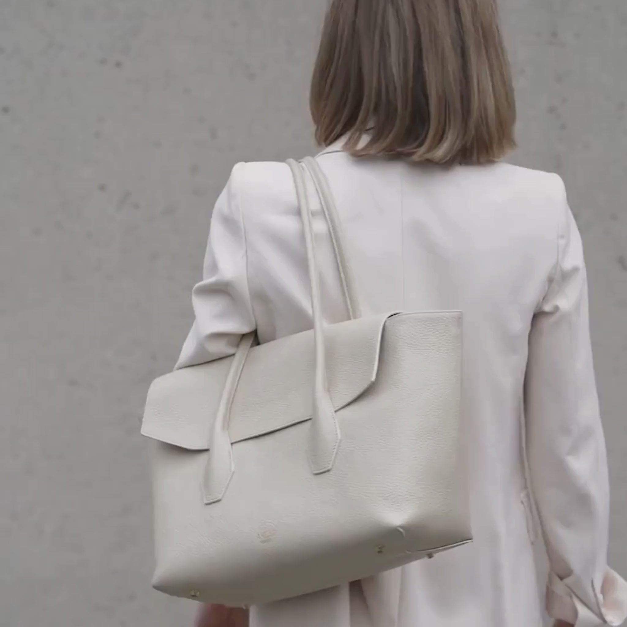 AMELI Zurich | IDA | Sandstone | Soft Grain Leather | Video