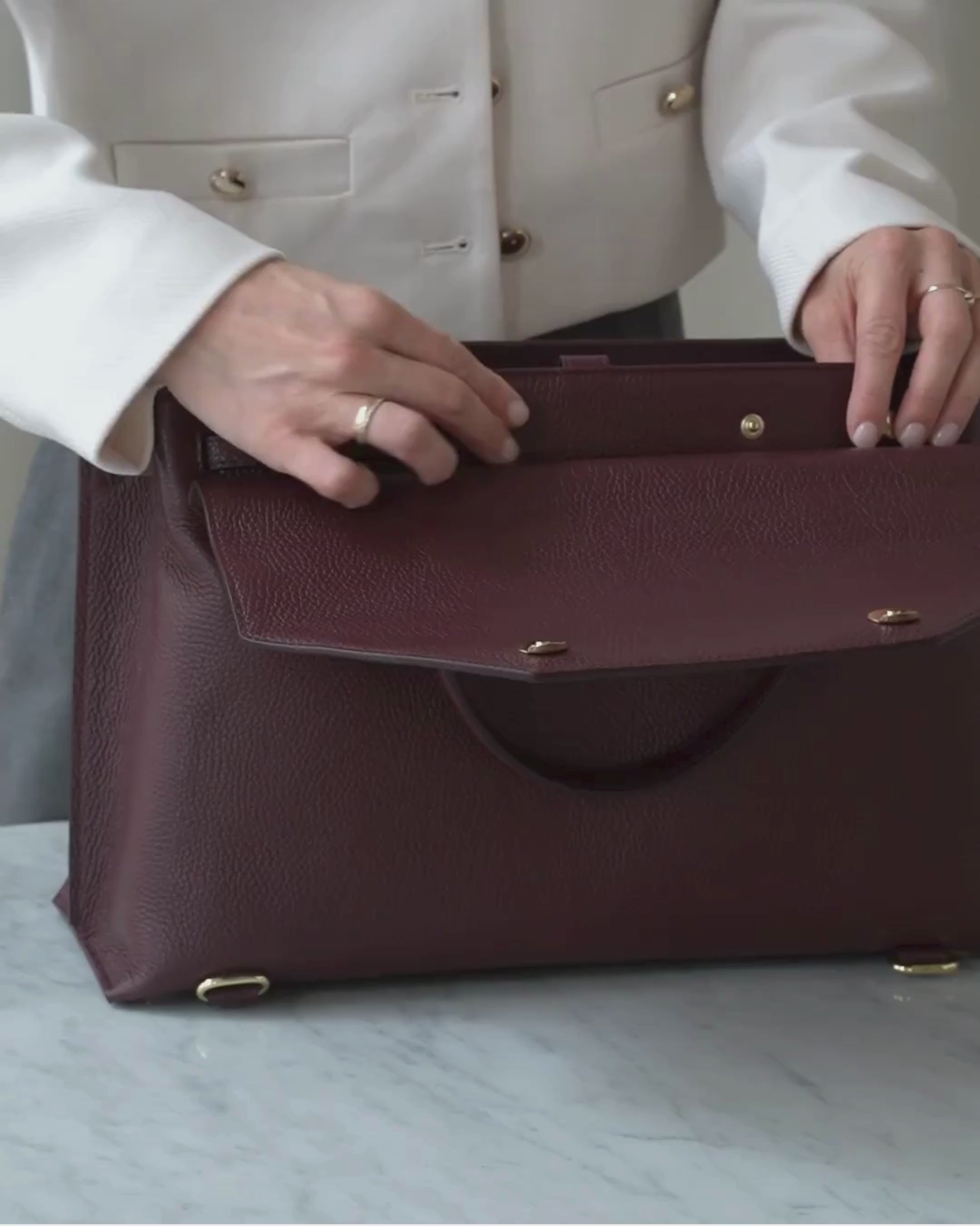 ALEMI Zurich | VIADUKT WORK | Laptop Bag | Maroon Red | Soft Grain Leather | Video adjusting bag