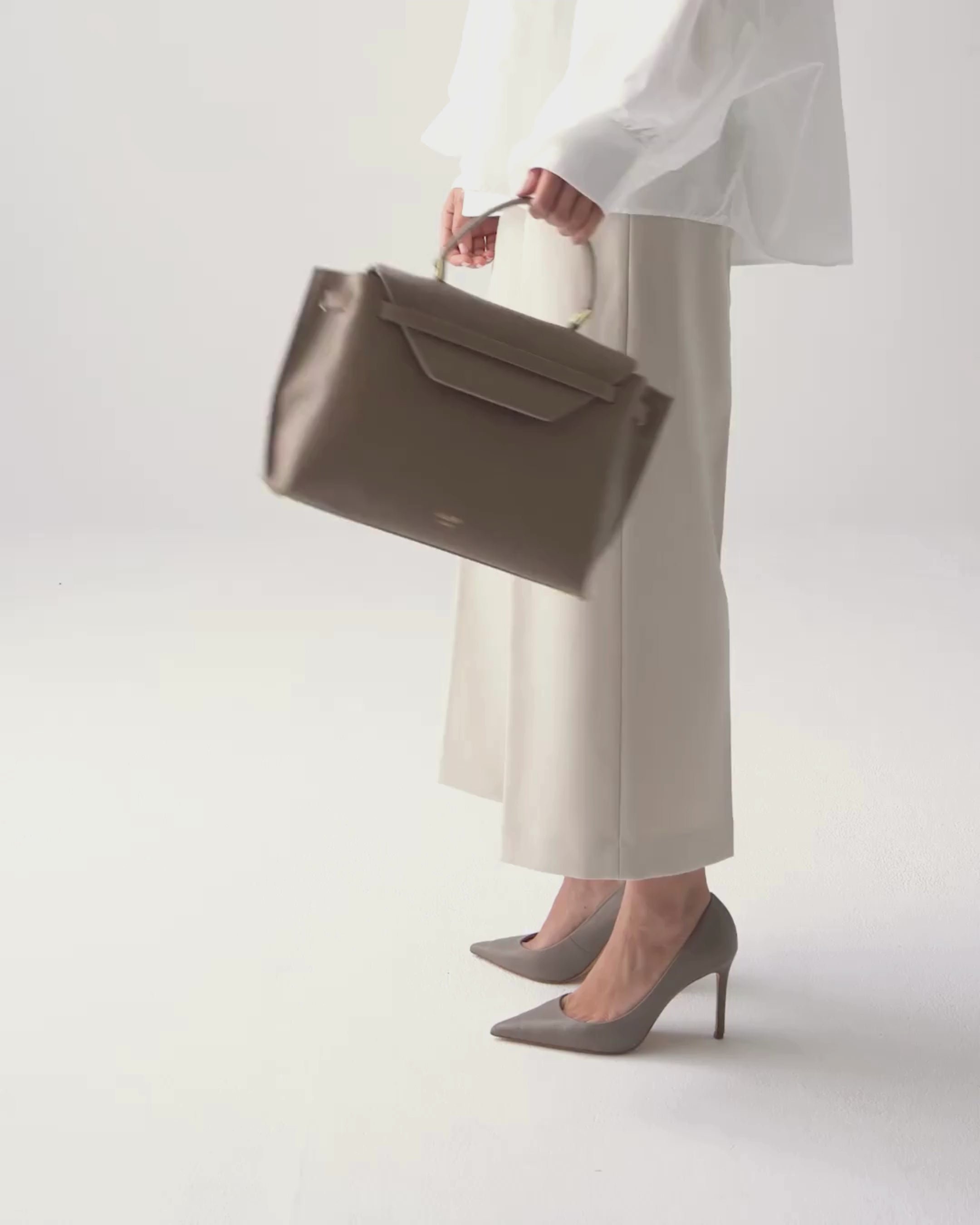 ALEMI Zurich | VIADUKT | Small Bag | Greige | Soft Grain Leather | Video