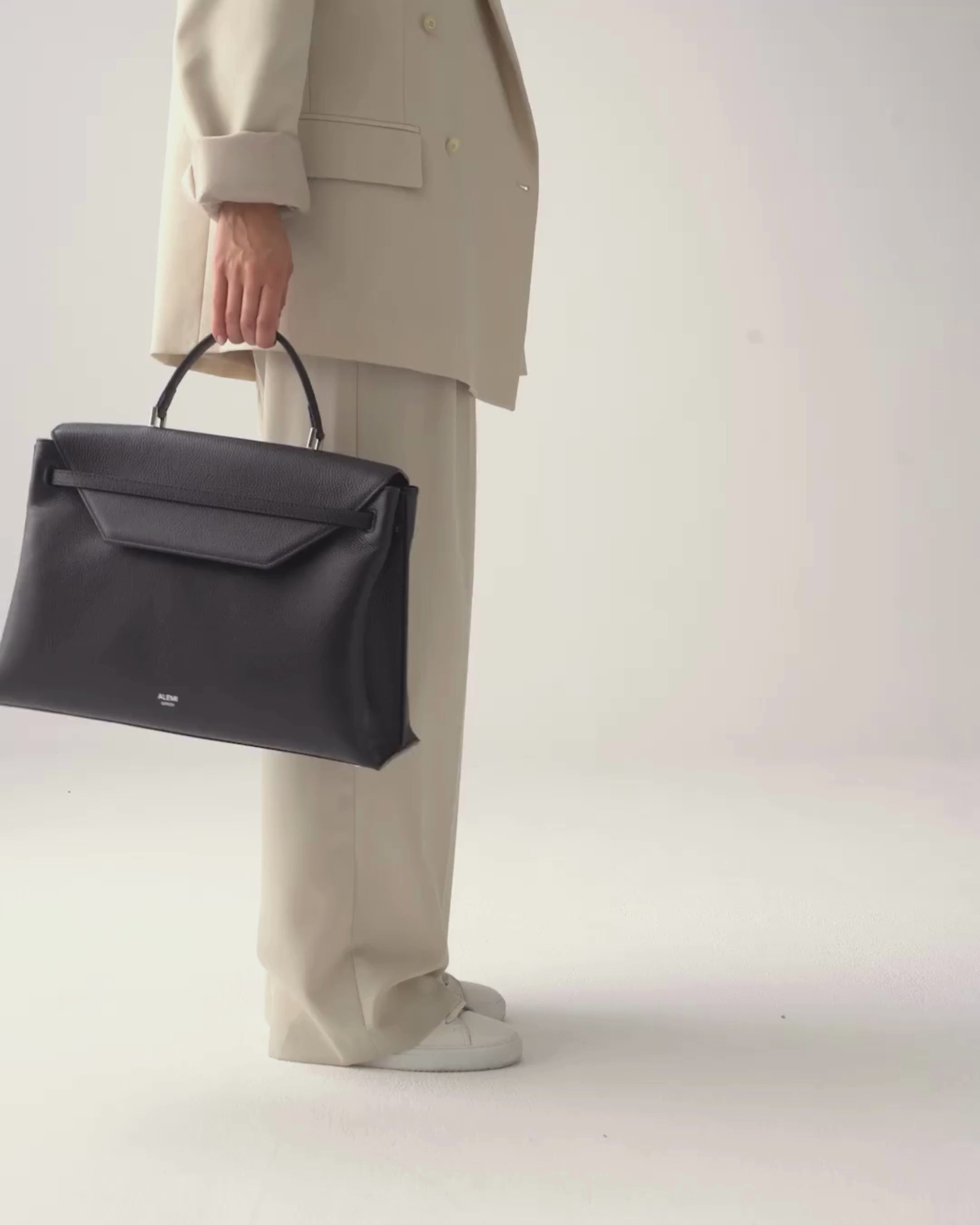 ALEMI Zurich | VIADUKT WORK | Laptop Bag | Black with Silver Hardware | Soft Grain Leather | Video