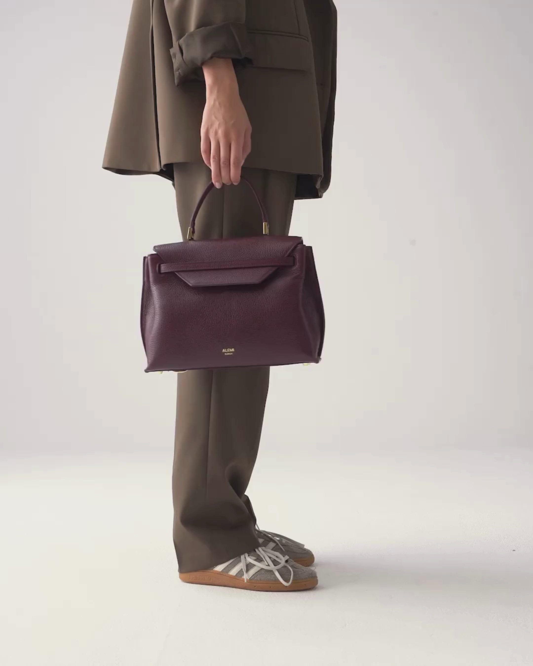 ALEMI Zurich | VIADUKT | Small Bag | Maroon Red | Soft Grain Leather | Video