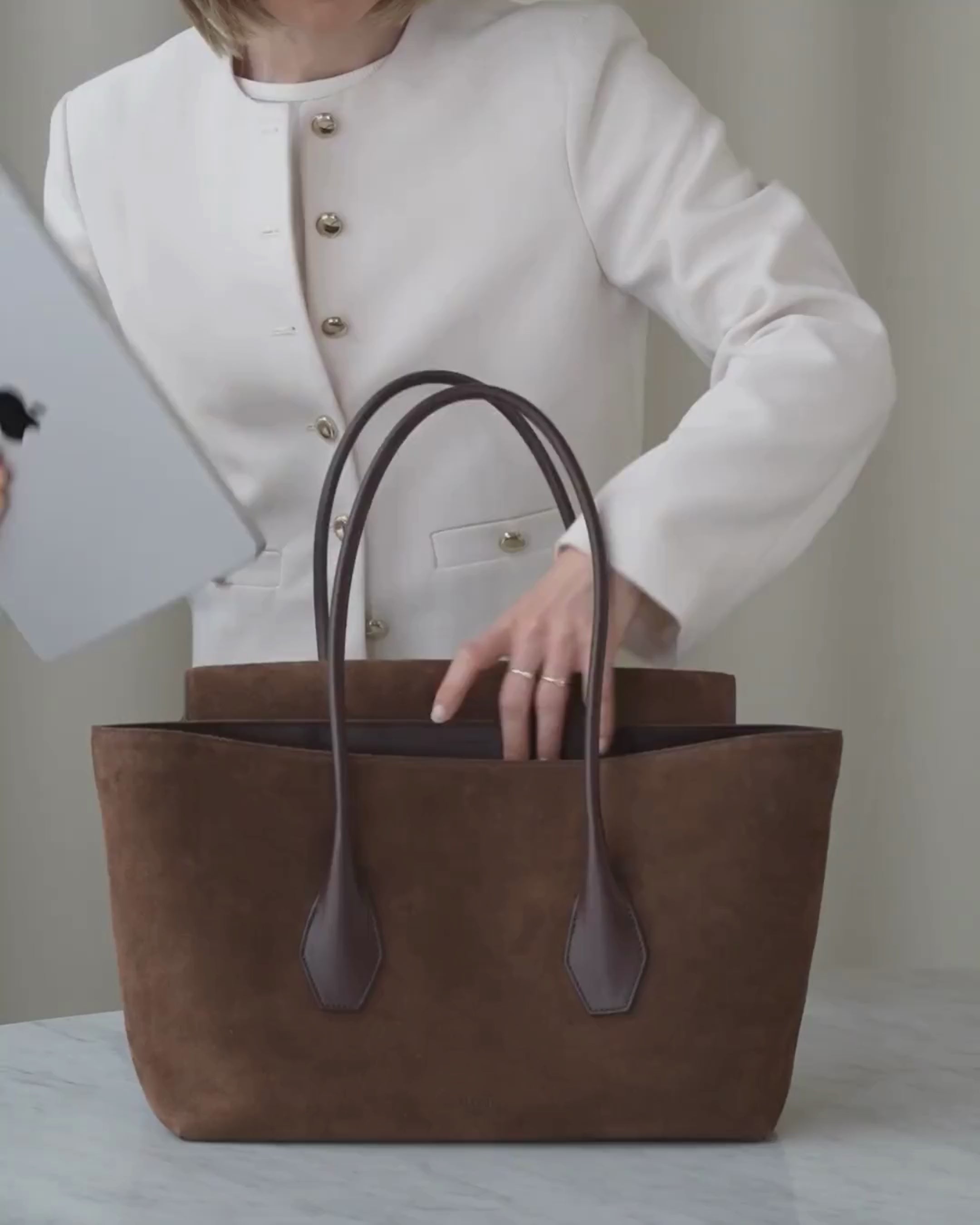 ALEMI Zurich | IDA | Laptop Bag | Dark Brown | Suede Leather | Video packing