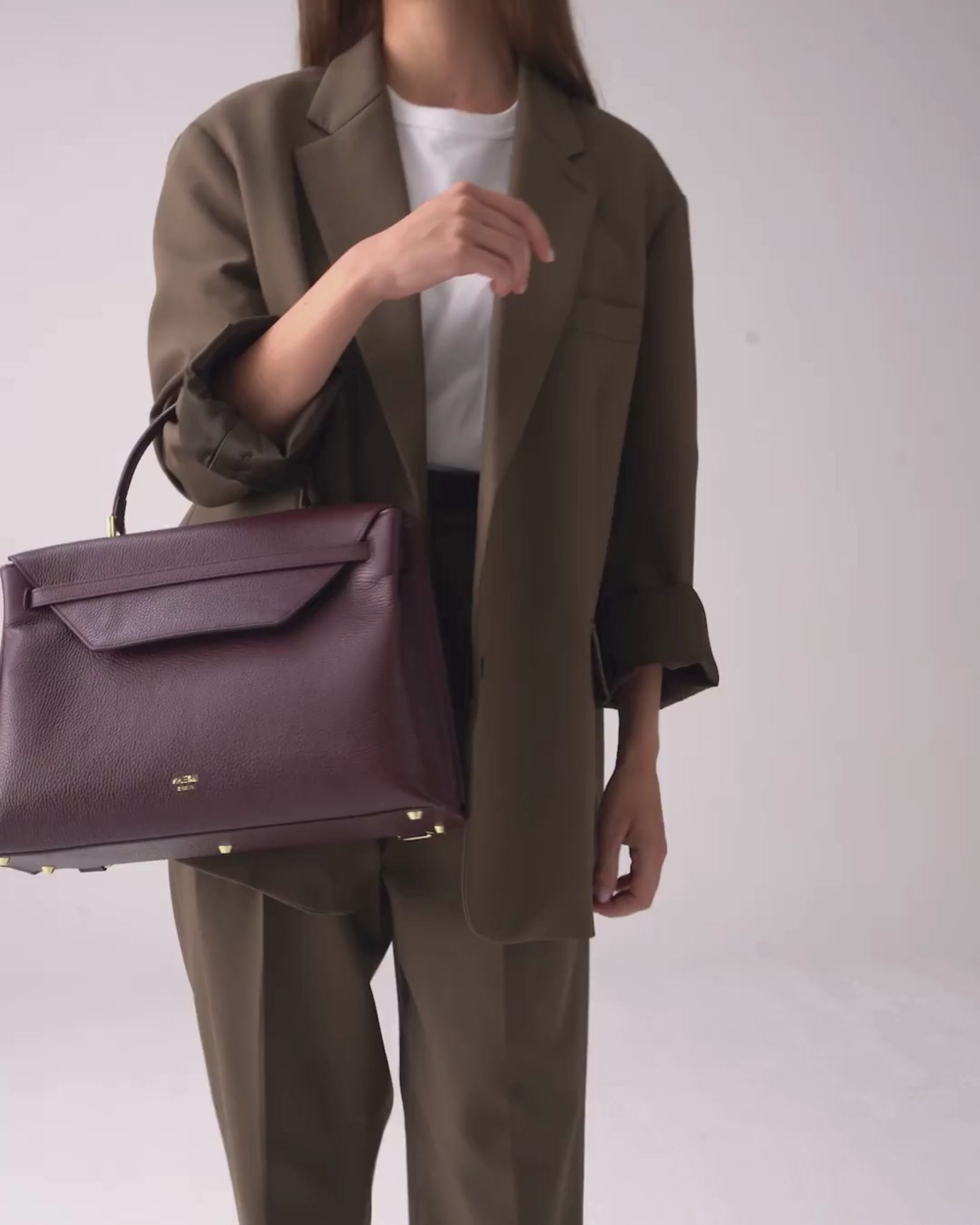 ALEMI Zurich | VIADUKT DAY | Laptop Bag | Maroon Red | Soft Grain Leather | Video