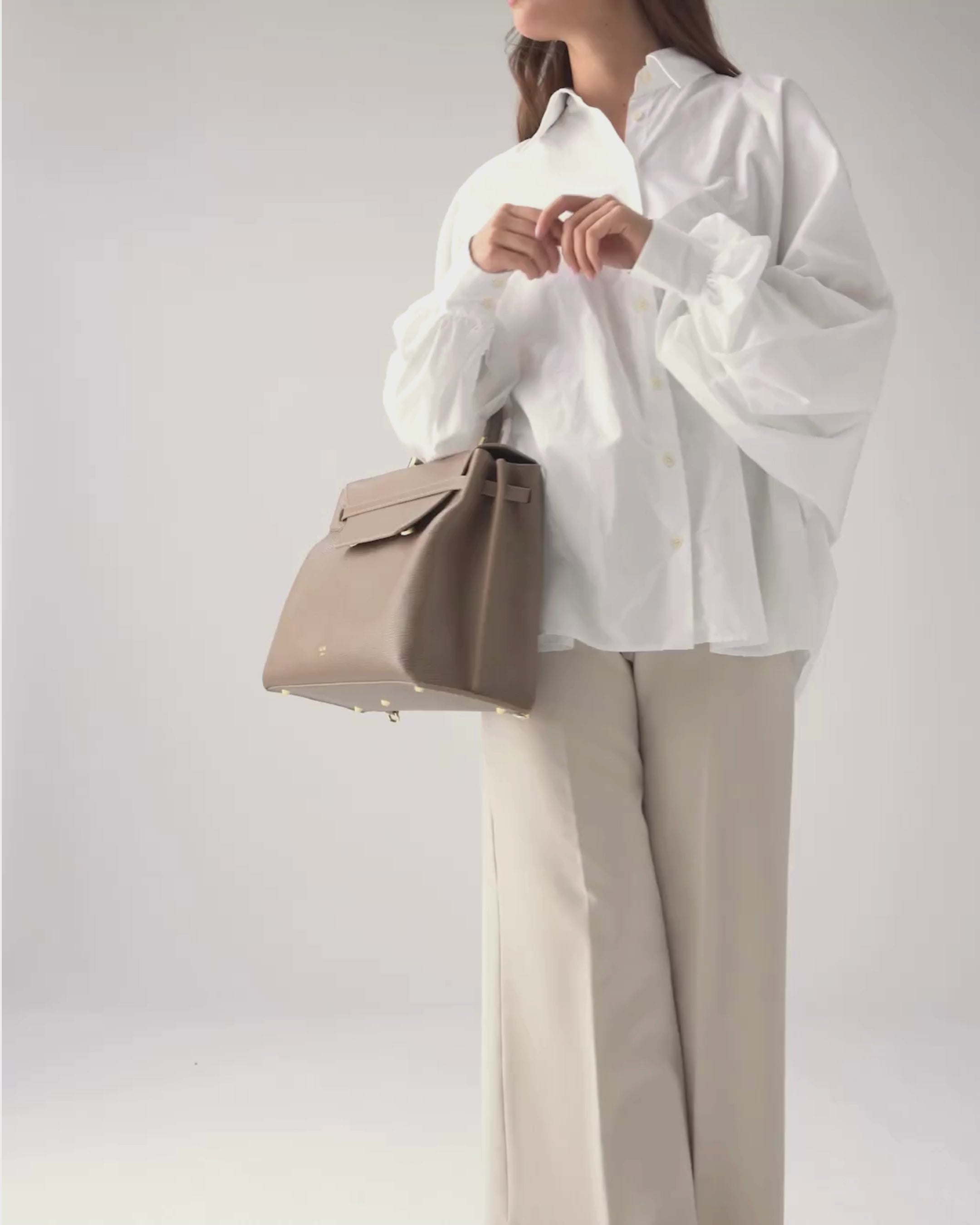 ALEMI Zurich | VIADUKT WORK | Laptop Bag | Greige | Soft Grain Leather | Video