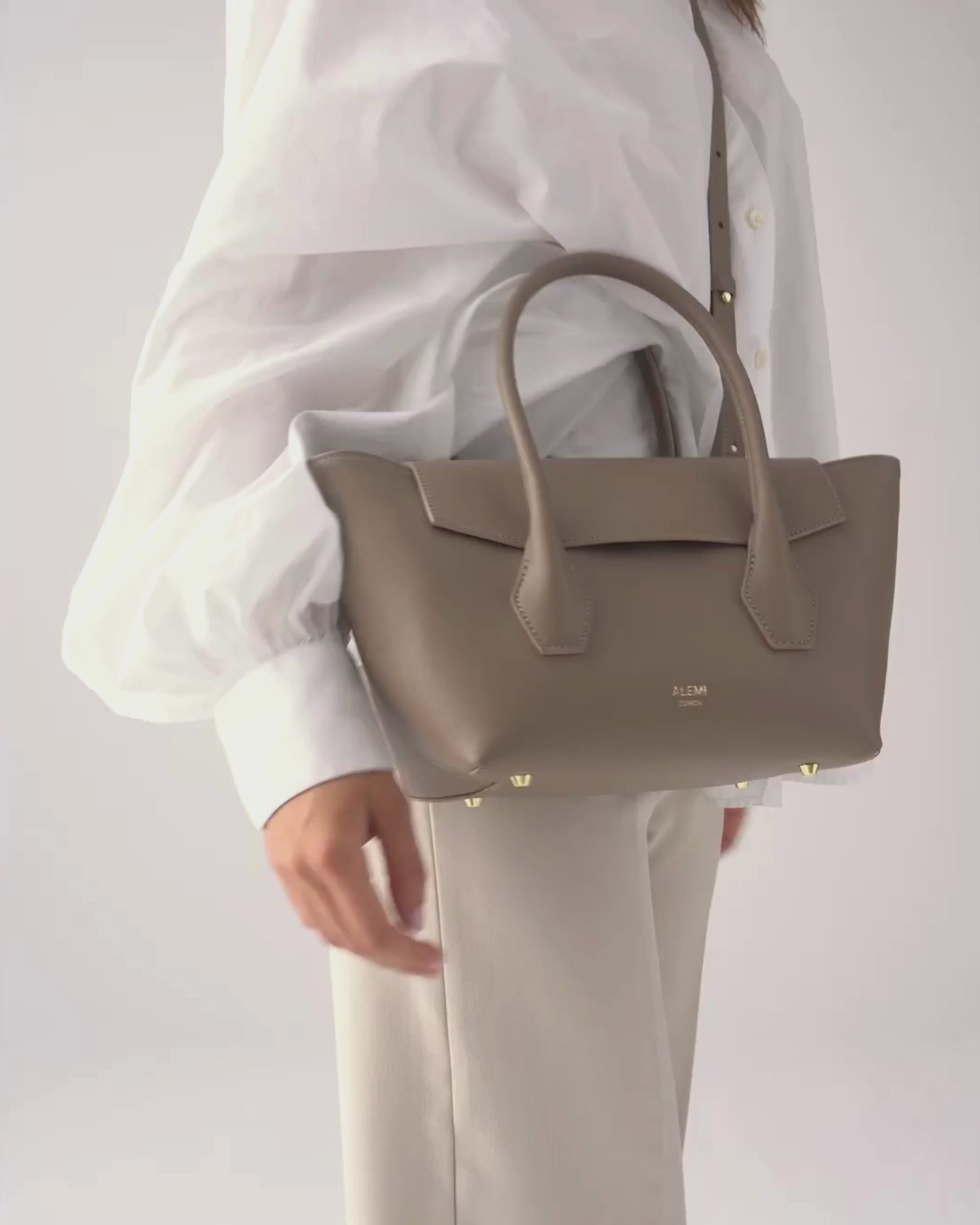 ALEMI Zurich | IDA SMALL | Small Bag | Greige | Pebbled Leather | Video