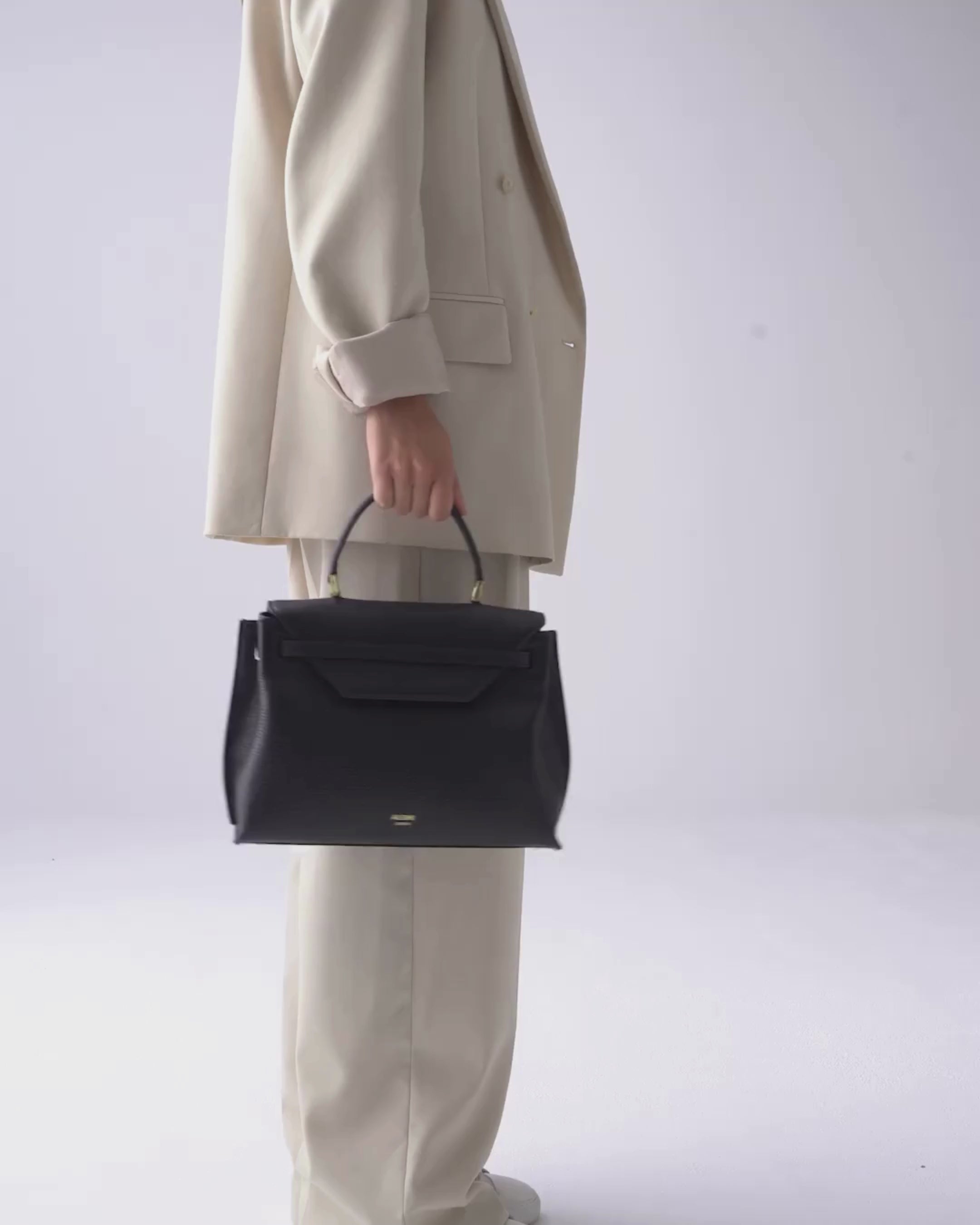 ALEMI Zurich | VIADUKT | Small Bag | Black | Soft Grain Leather | Video