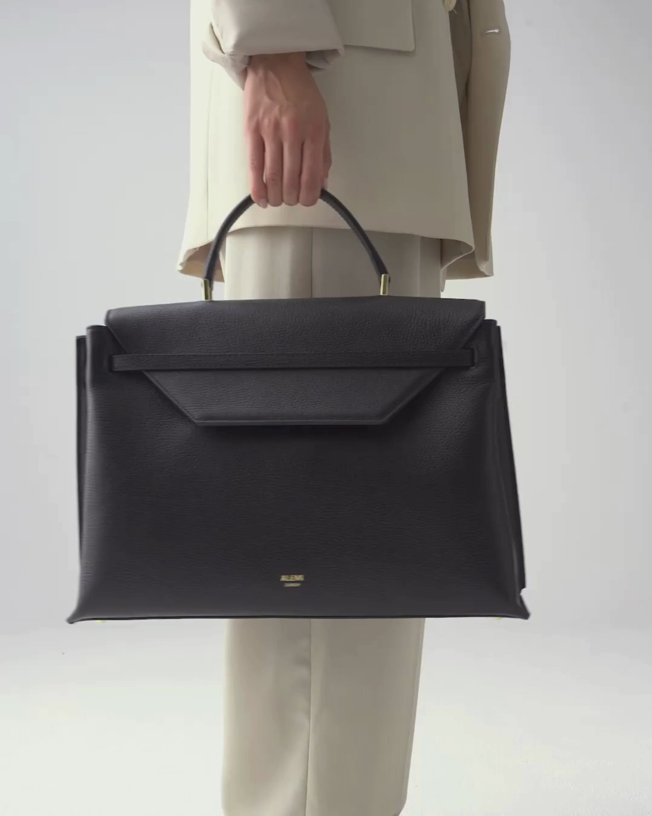 ALEMI Zurich | VIADUKT WORK | Laptop Bag | Black | Soft Grain Leather | Video