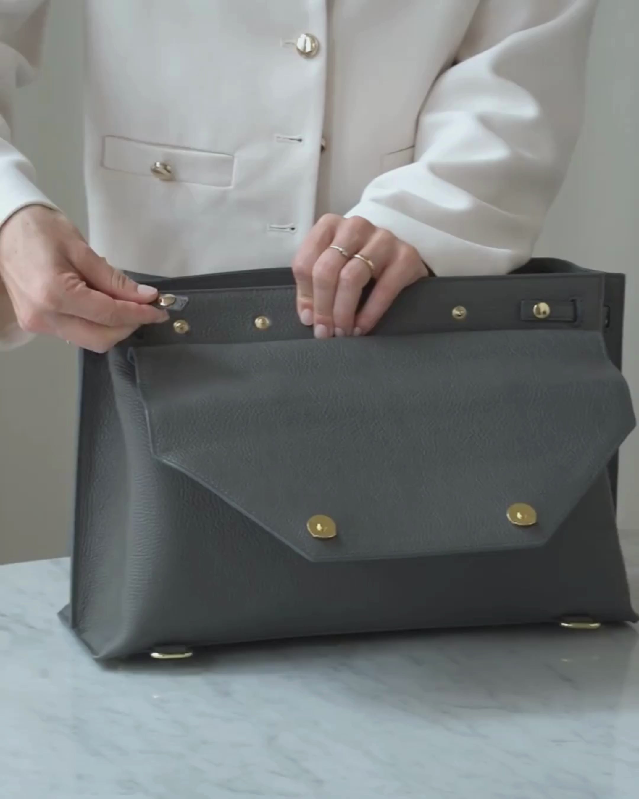 ALEMI Zurich | VIADUKT WORK | Laptop Bag | Dark Grey | Soft Grain Leather | Video packing