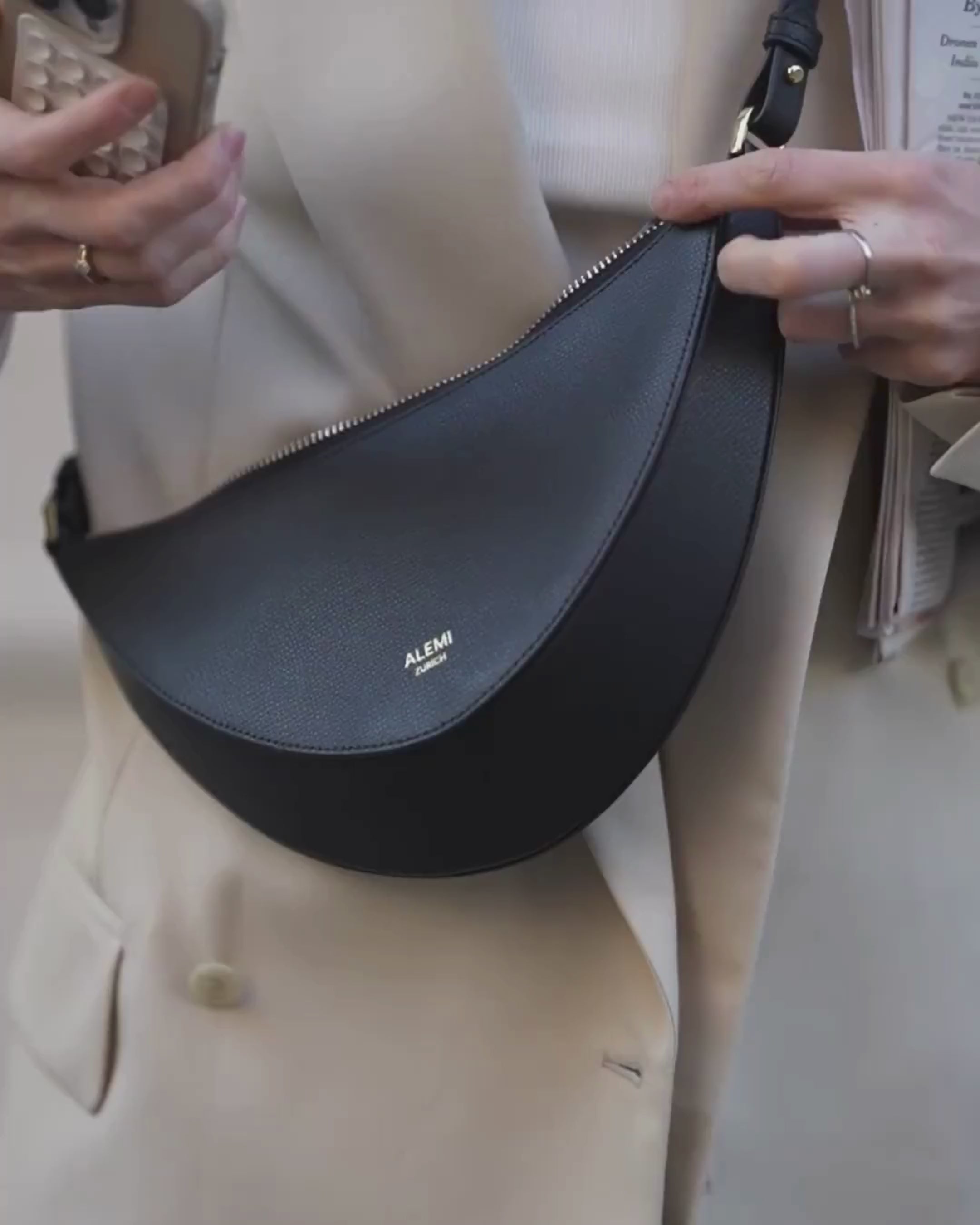 ALEMI Zurich | HELVETIA | Small Bag | Black | Pebbled Leather | Video