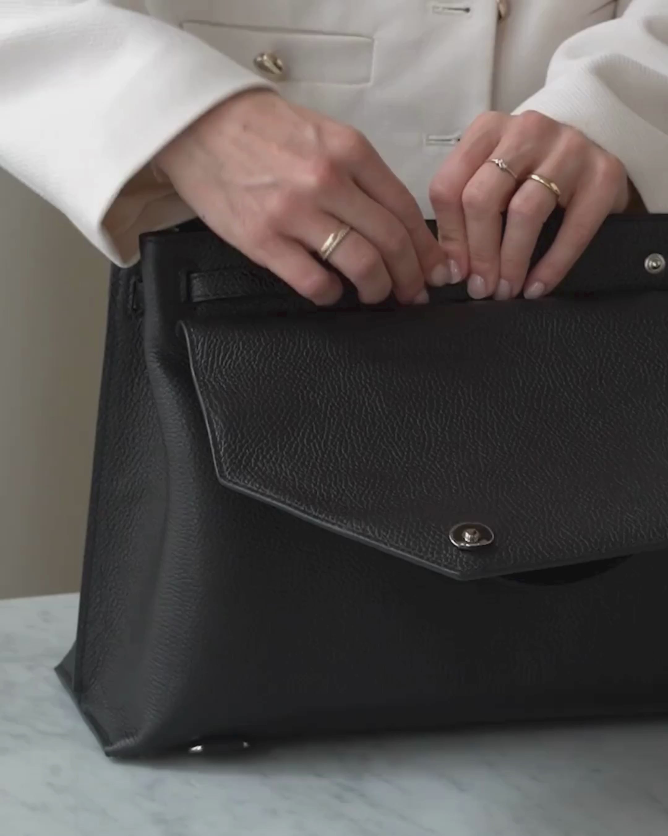 ALEMI Zurich | VIADUKT WORK | Laptop Bag | Black with Silver Hardware | Soft Grain Leather | Video packing