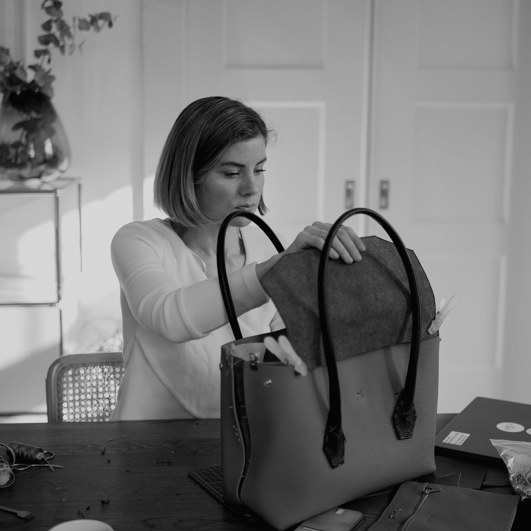 IDA in Beige - Versatile Leather Shopper for Women | ALEMI Zurich
