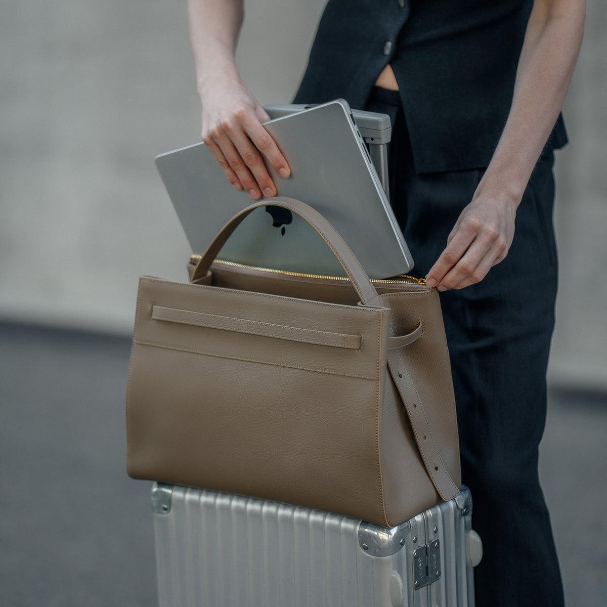 PACKED FOR THE OFFICE. READY FOR THE DAY.