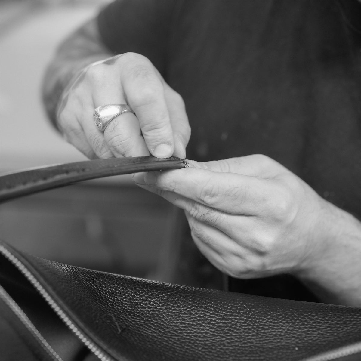 ALEMI Zurich | LETTEN | Craftsmanship | Edge-finishing the leather strap by hand