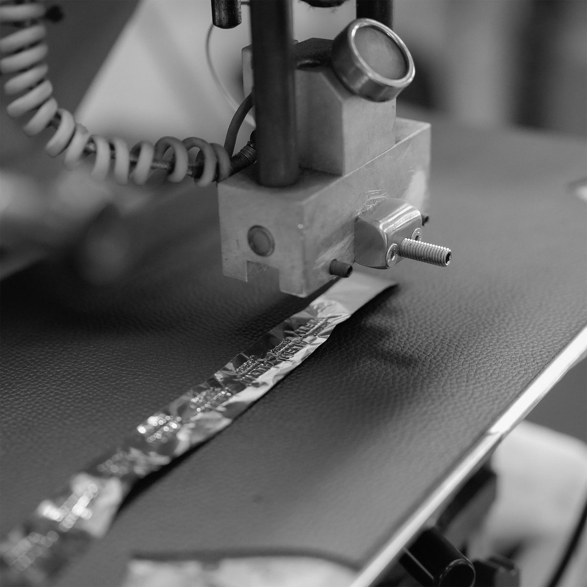 ALEMI Zurich | VIADUKT | Craftsmanship | Leather being processed on the workshop machine
