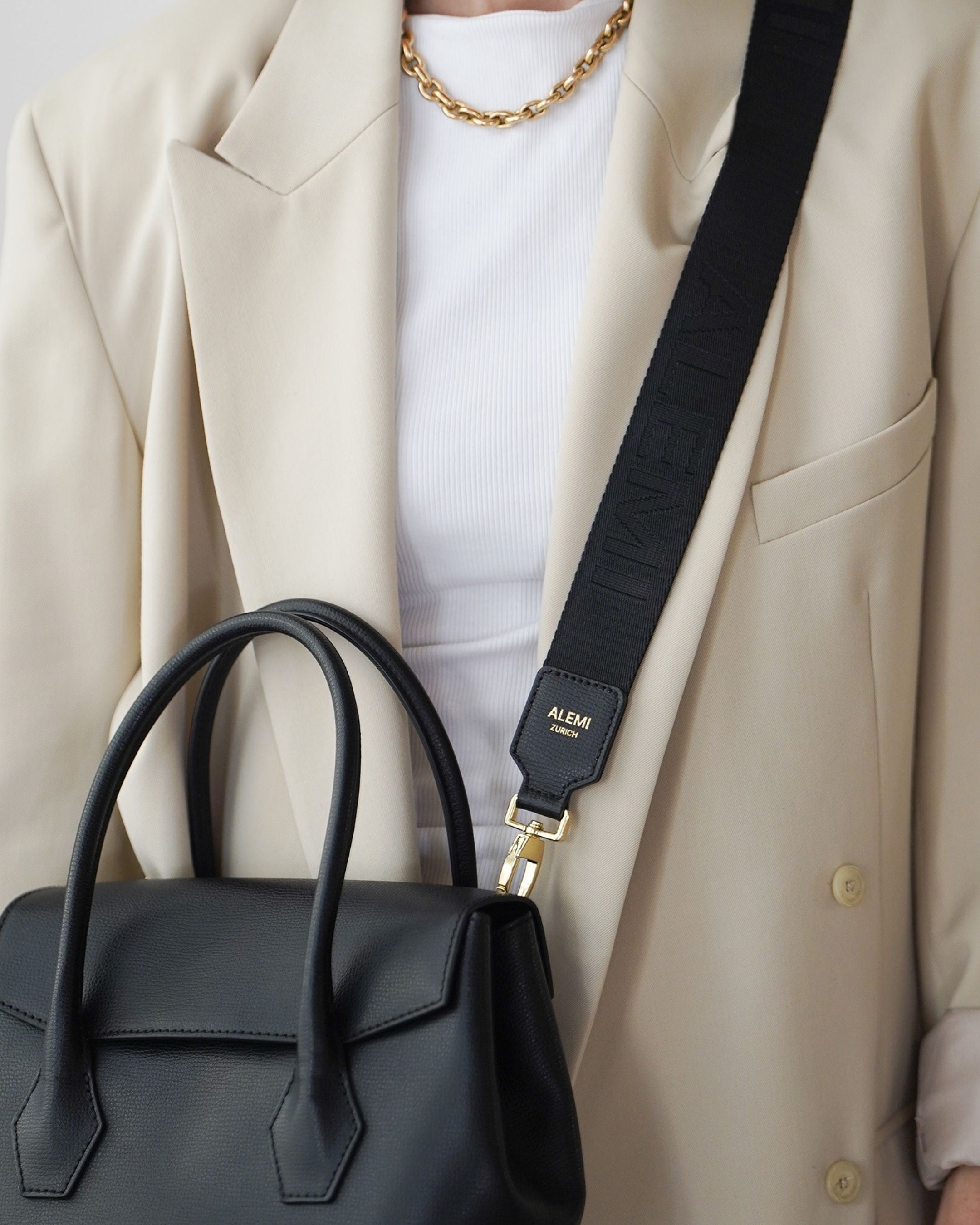 ALEMI Zurich | Adjustable Strap | Black | Pebbled Leather | Model Crossbody on Ida  Small Bag