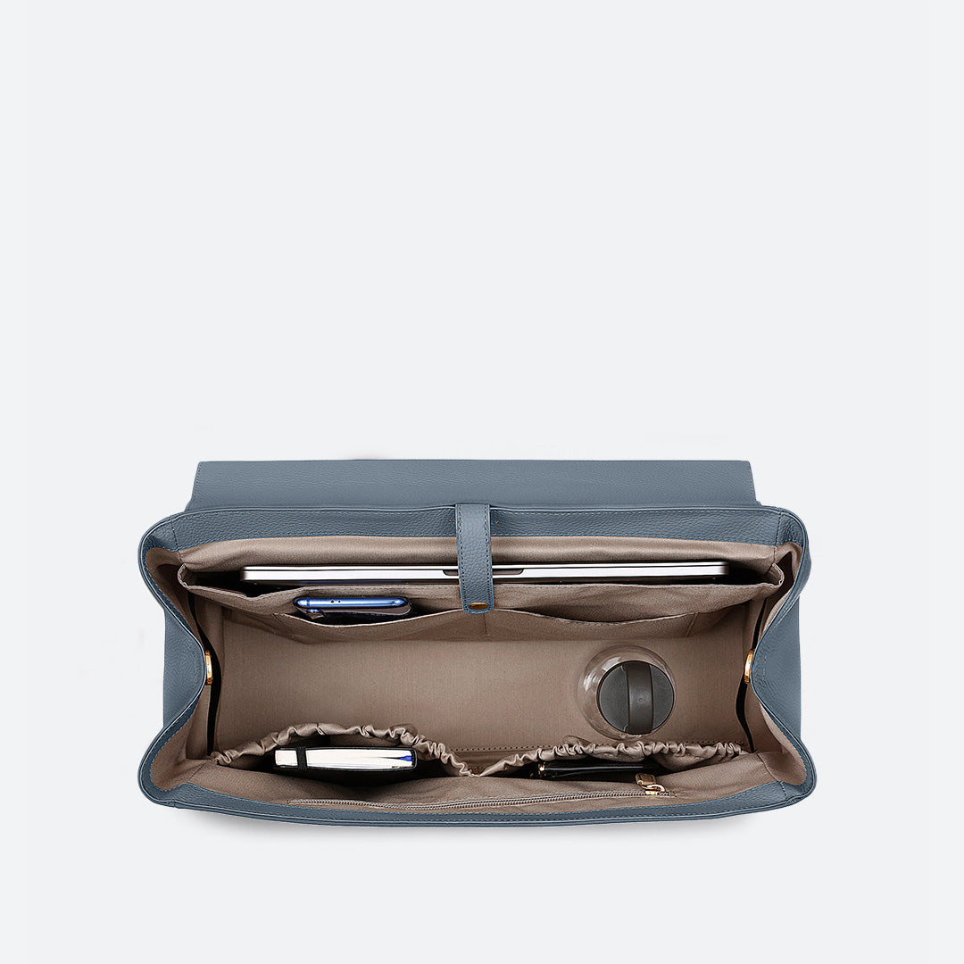 ALEMI Zurich | BELLEVUE | Laptop Bag | Ice Blue | Softgrain Leather | Inside
