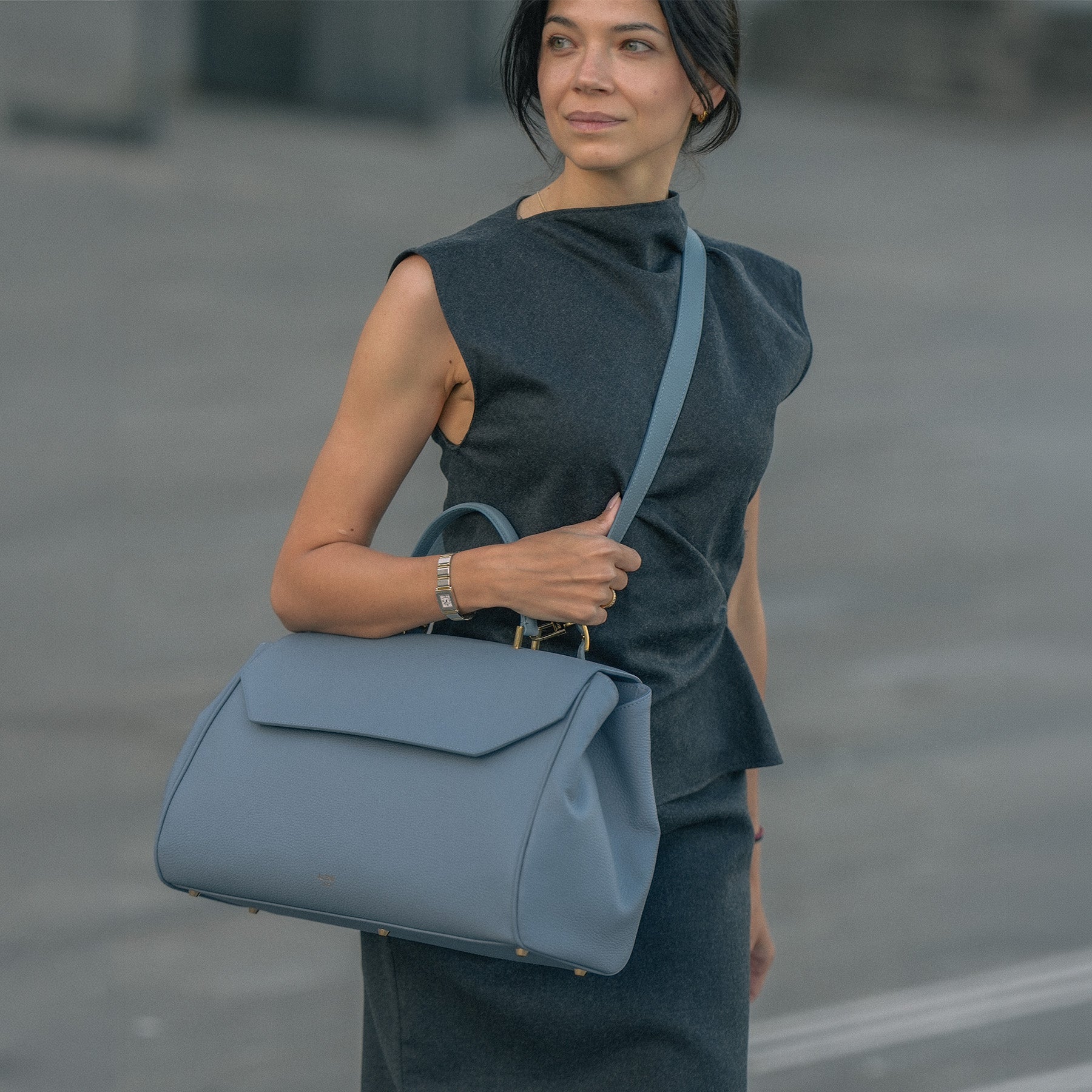 ALEMI Zurich | BELLEVUE | Laptop Bag | Ice Blue | Softgrain Leather | Crossbody on Person