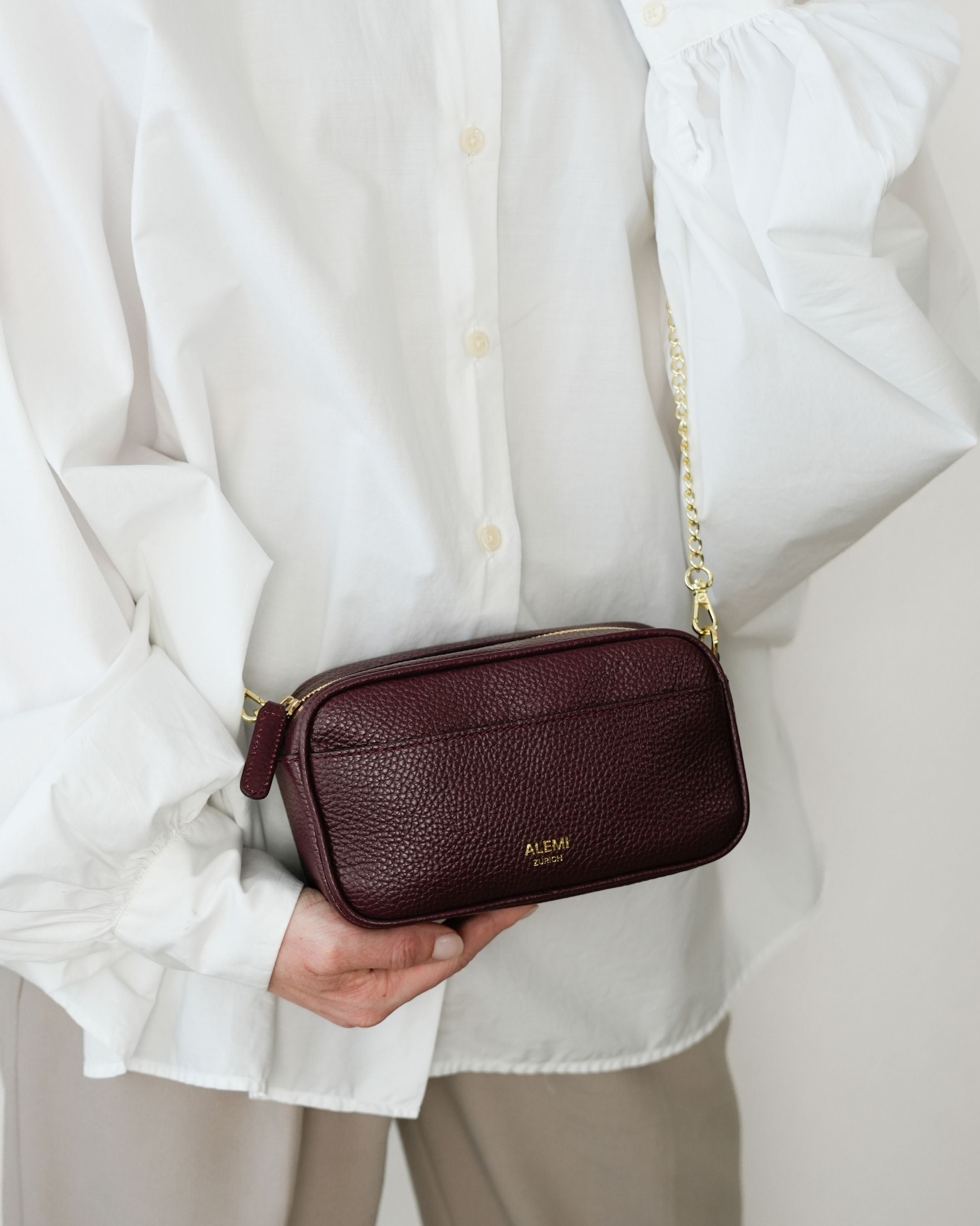 ALEMI Zurich | BELVOIR | Small Bag | Maroon Red | Soft Grain Leather | Model carrying bag