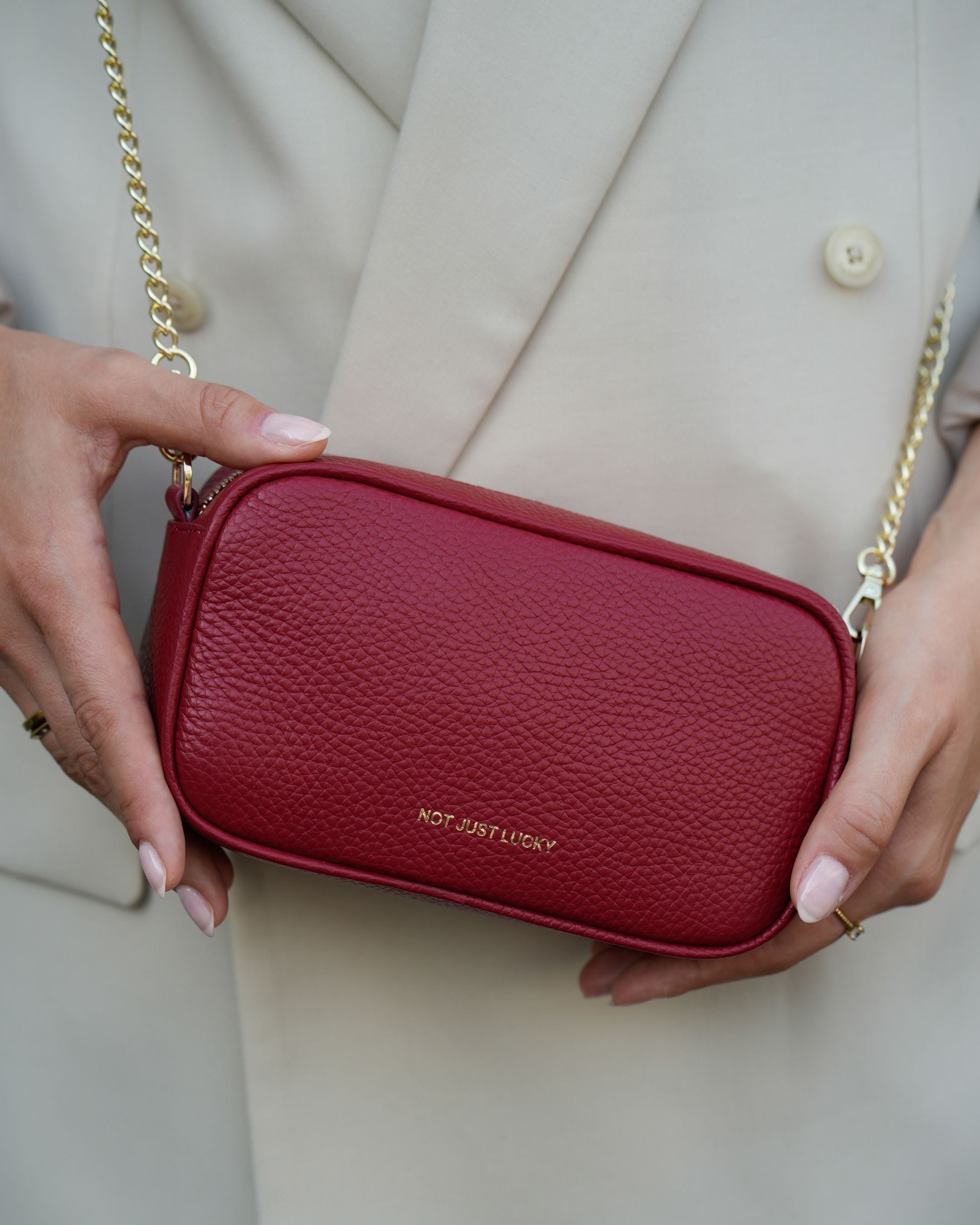 ALEMI Zurich | BELVOIR | Small Bag | Red | Soft Grain Leather | Bag back detail