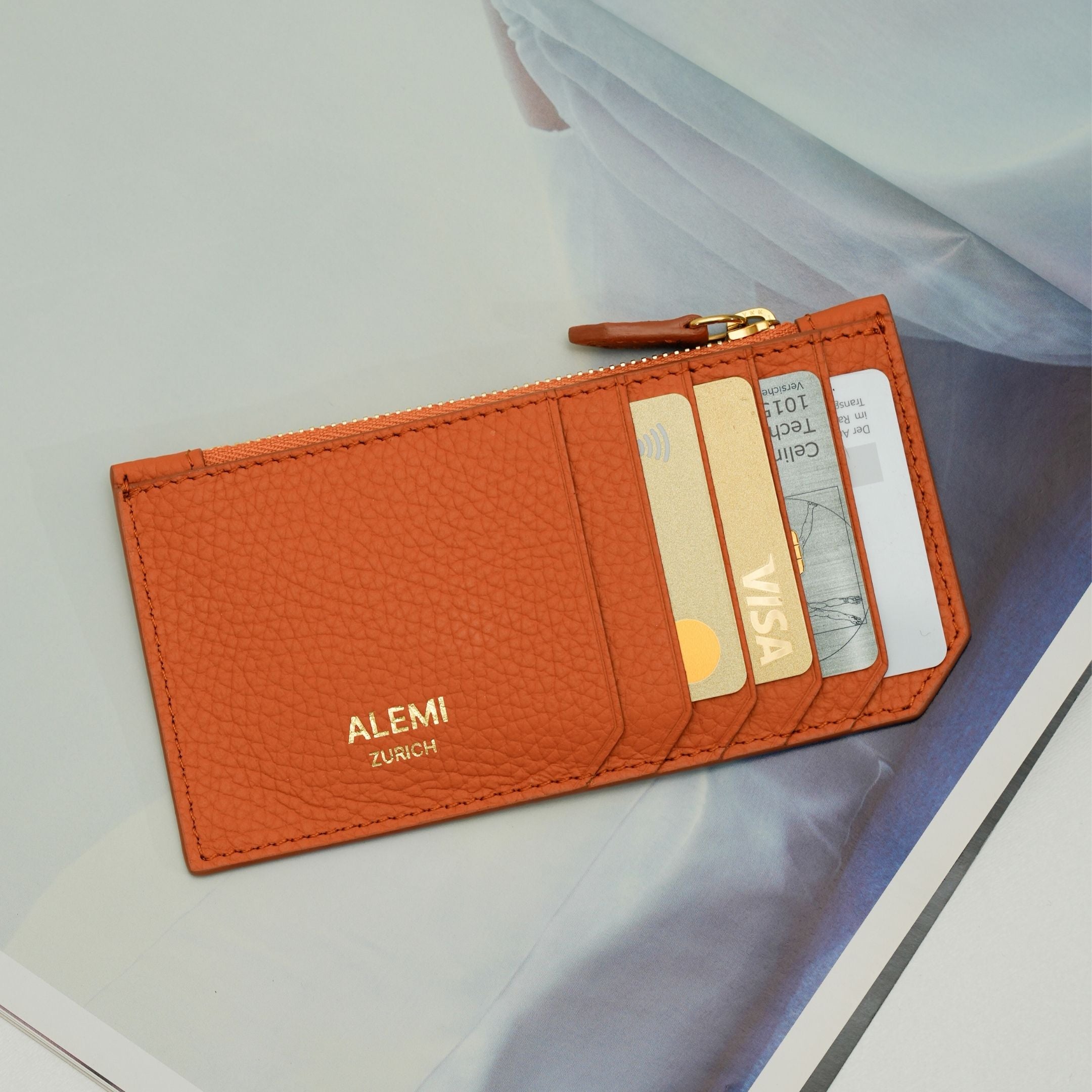 ALEMI Zurich | CARDHOLDER | Accessoires | Burnt Orange | Soft Grain Leather | Front details