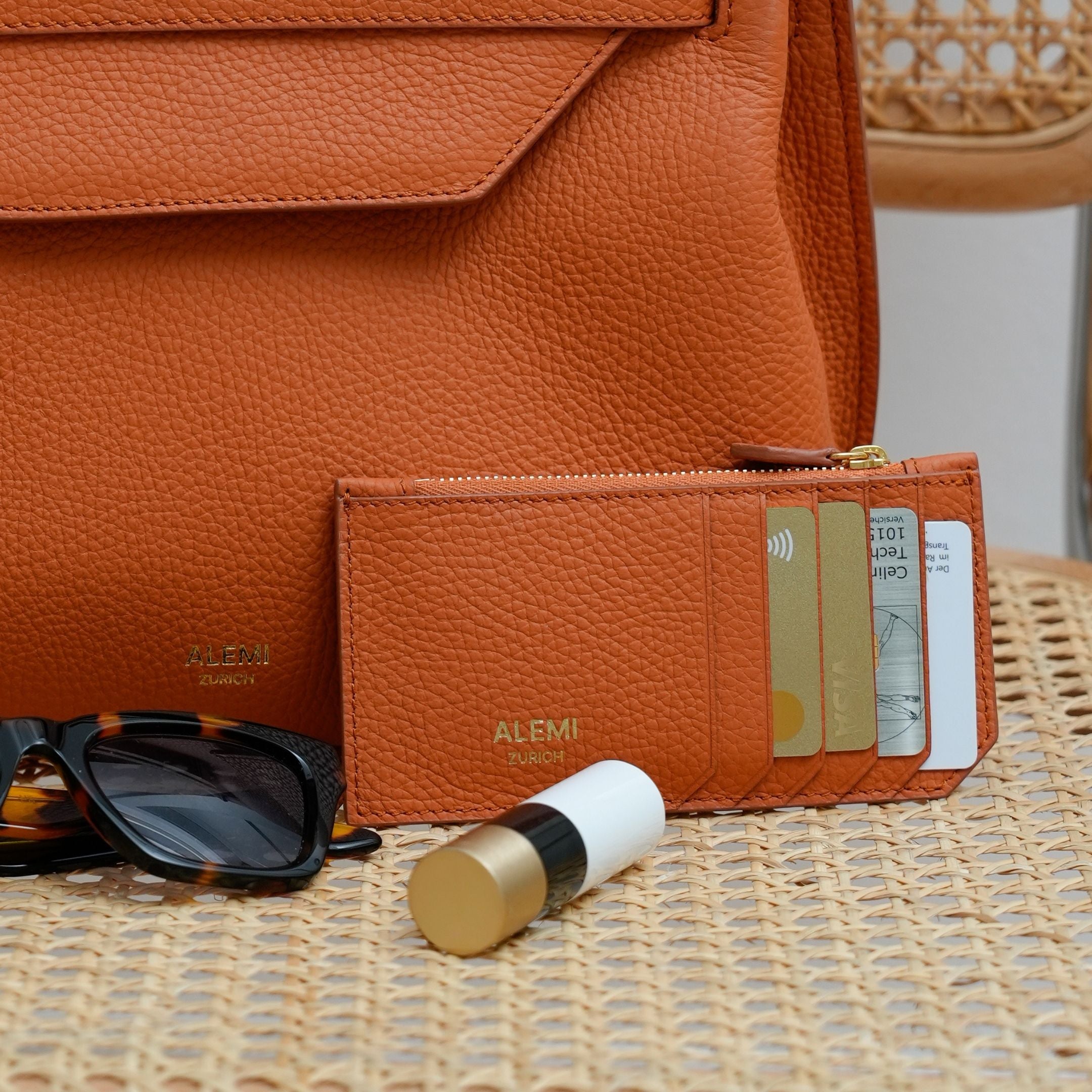 ALEMI Zurich | CARDHOLDER | Accessoires | Burnt Orange | Soft Grain Leather | Lifestyle