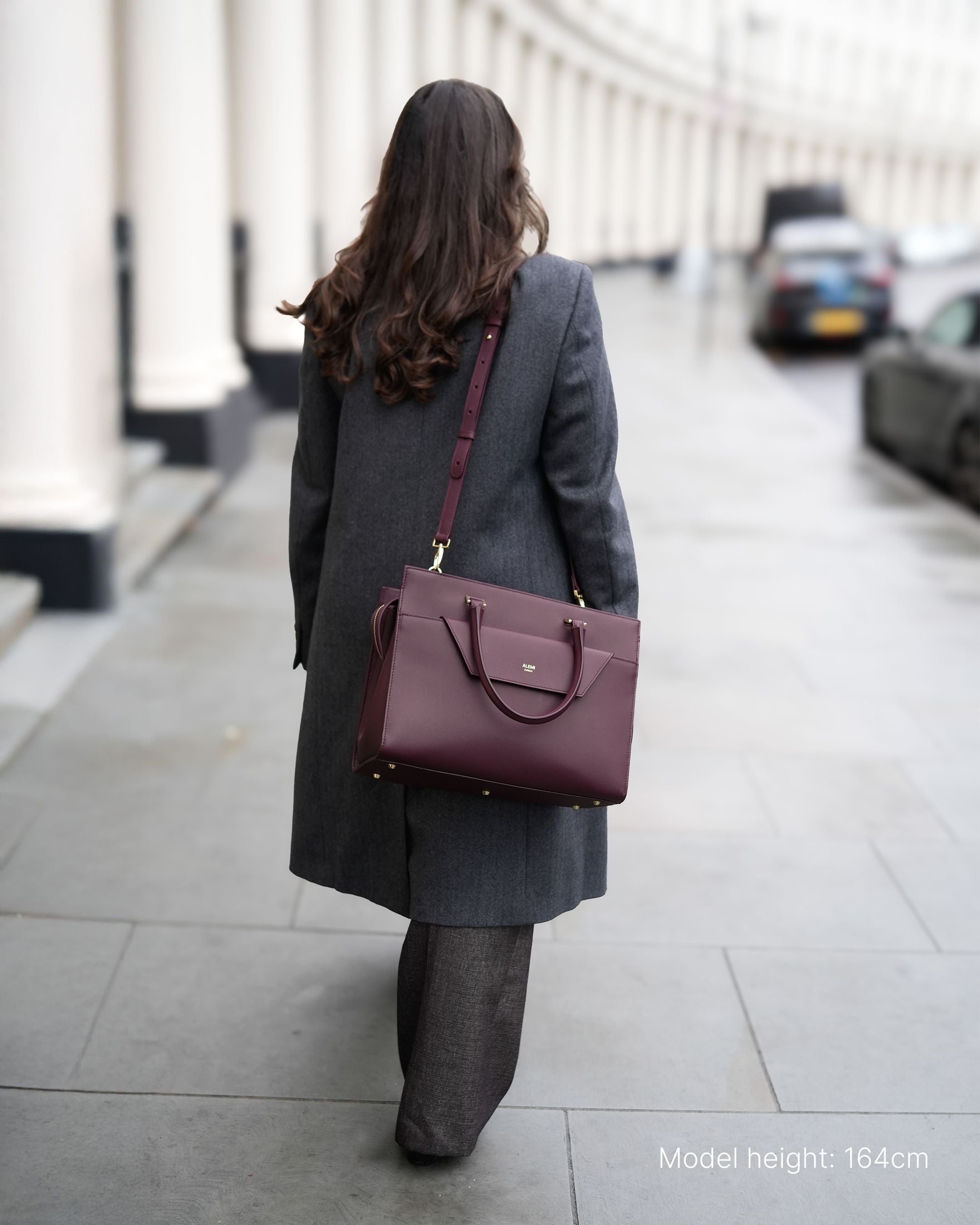 ALEMI Zurich | CENTRAL | Laptop Bag | Maroon Red | Pebbled Leather | Bag on model