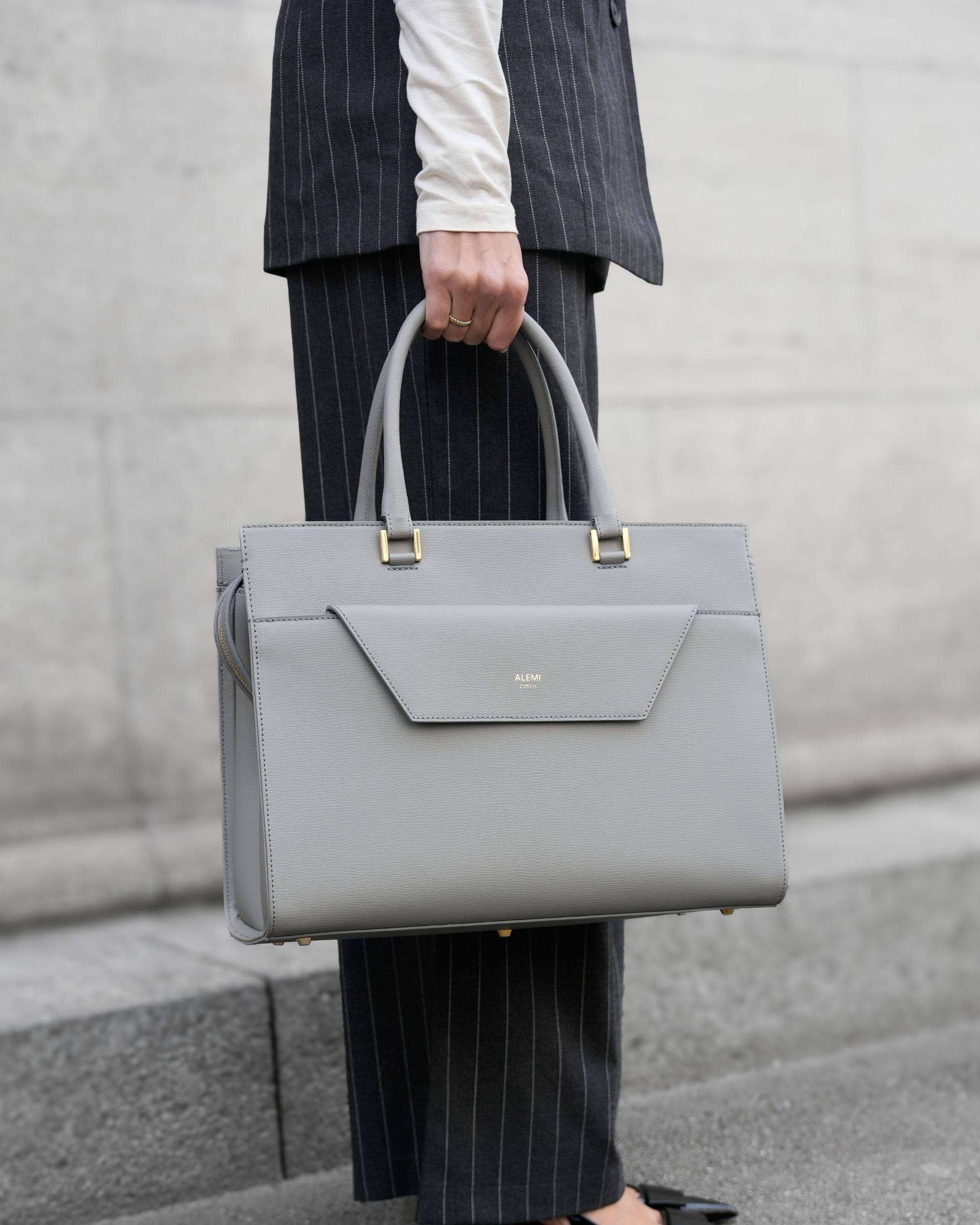 ALEMI Zurich | CENTRAL | Laptop Bag | Slate Gray | Pebbled Leather | Bag on top handle