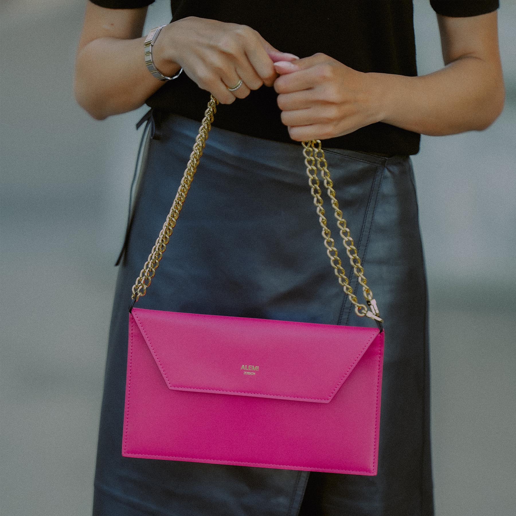 ALEMI Zurich | CLUTCH | Small Bag | Fuchsia | Smooth Leather | Bag on model with strap