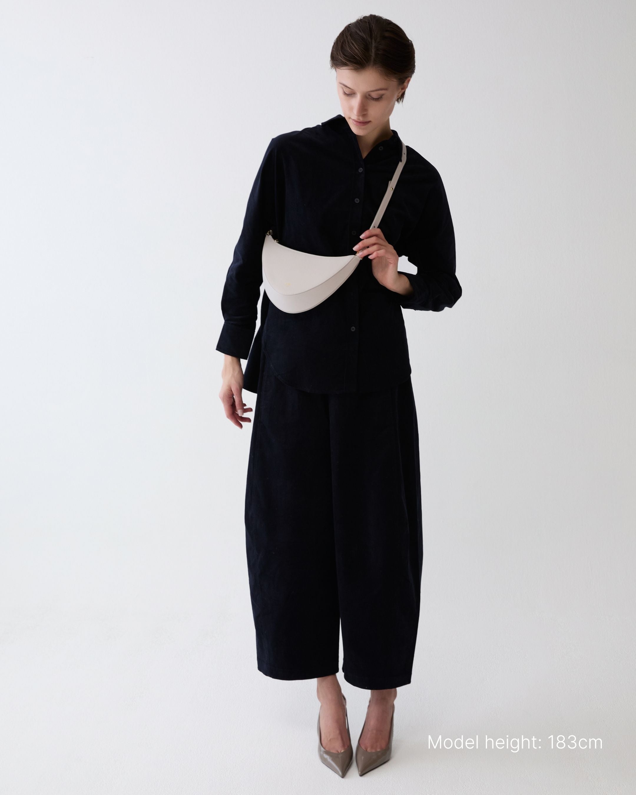 ALEMI Zurich | HELVETIA | Small Bag | Cloud Dancer | Pebbled Leather | Bag on model