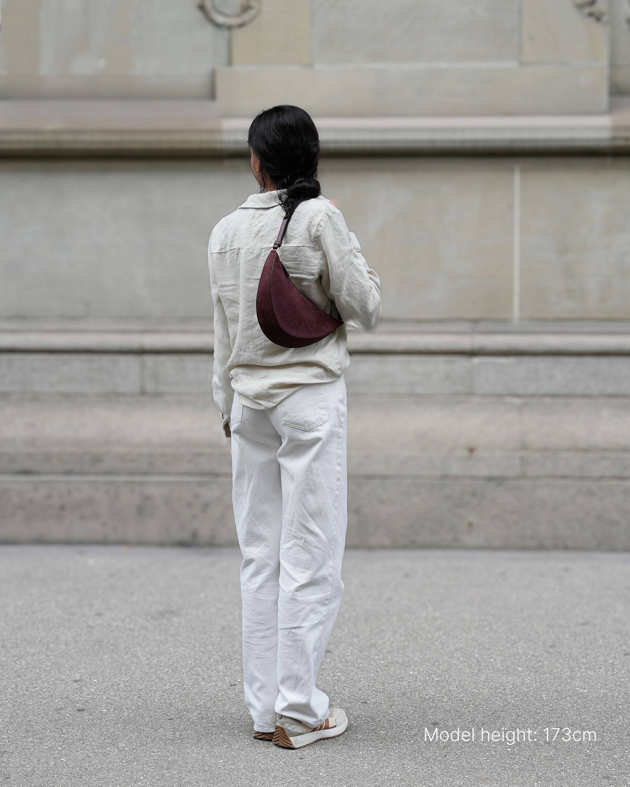 ALEMI Zurich | HELVETIA | Small Bag | Maroon Red I Suede Leather | Model