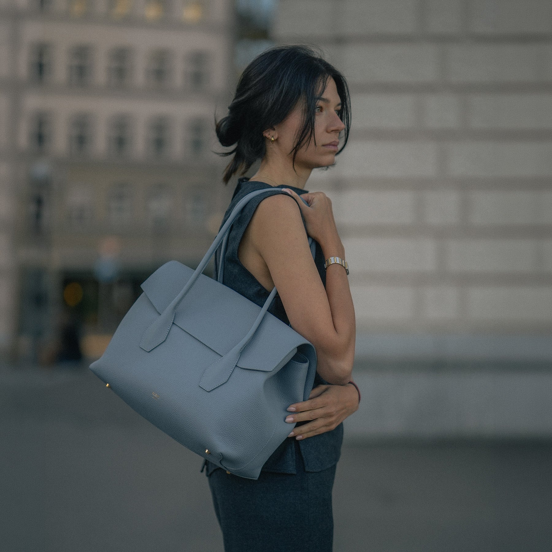 ALEMI Zurich | IDA | Laptop Bag | Ice Blue | Softgrain Leather | Bag front on Person