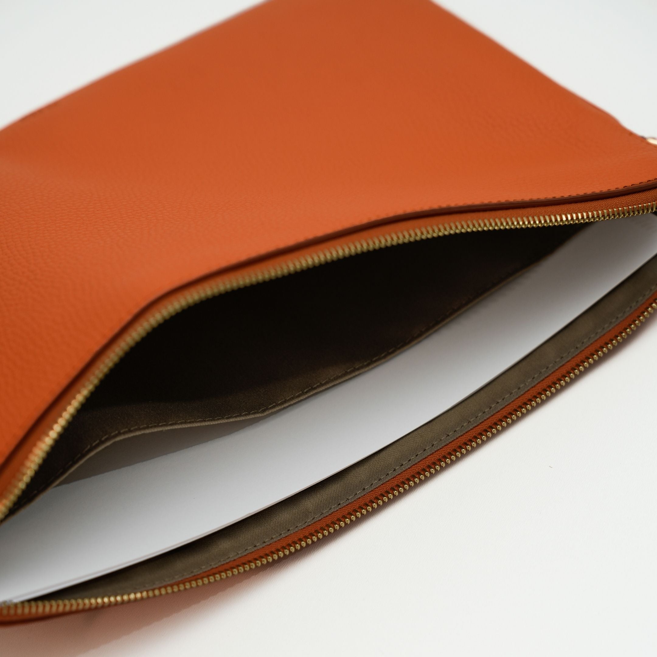 ALEMI Zurich | LAPTOP CASE | Accessoires | Burnt Orange | Soft Grain Leather | Inside