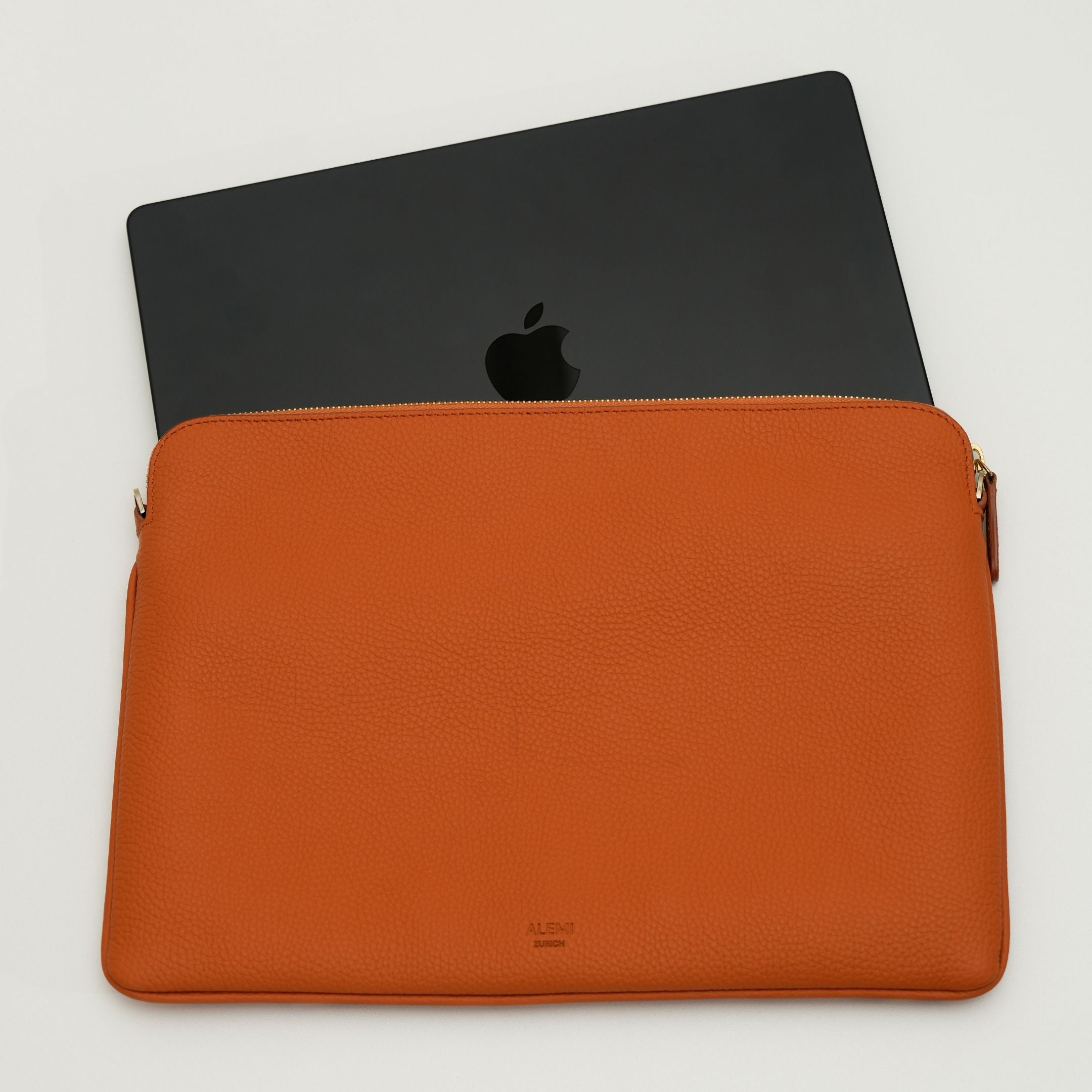 ALEMI Zurich | LAPTOP CASE | Accessoires | Burnt Orange | Soft Grain Leather | Case with Laptop