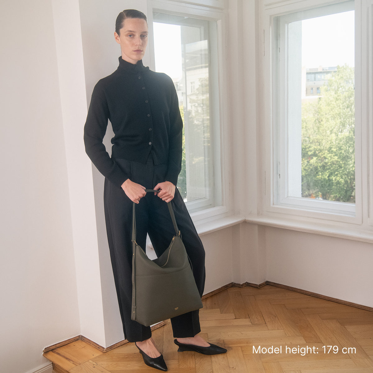 ALEMI Zurich | LETTEN | Laptop Bag | Olive Green | Soft Grain Leather | Bag on model