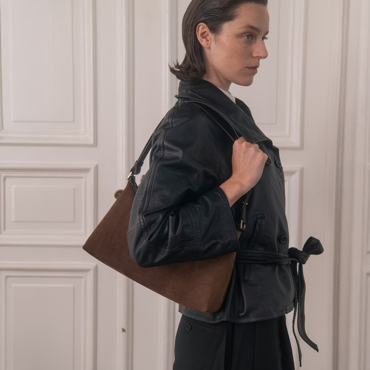 ALEMI Zurich | LETTEN SMALL | Small Bag | Dark Brown | Suede Leather | Bag on shoulder
