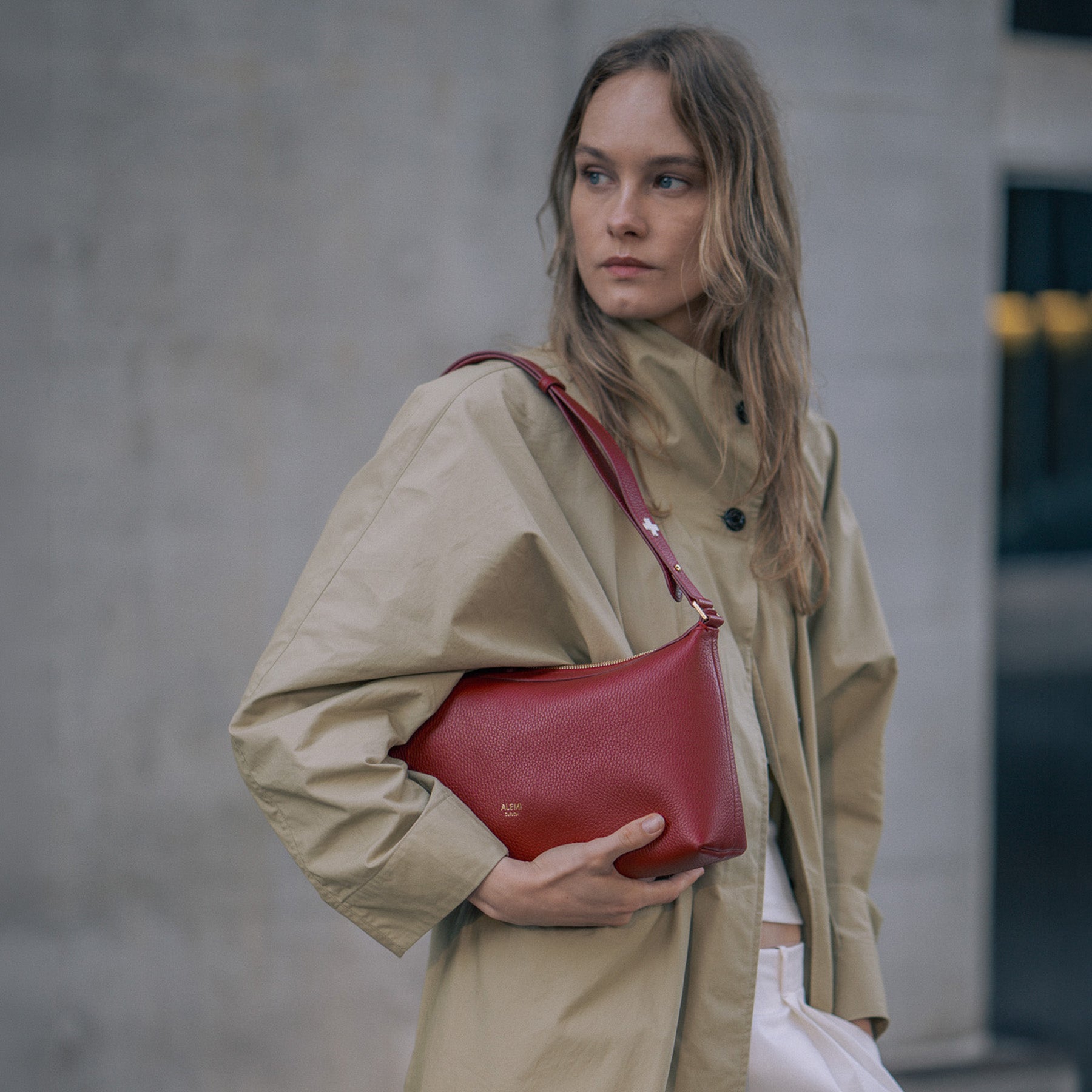 ALEMI Zurich | LETTEN SMALL | Small Bag | Red | Soft Grain Leather | Bag on shoulder