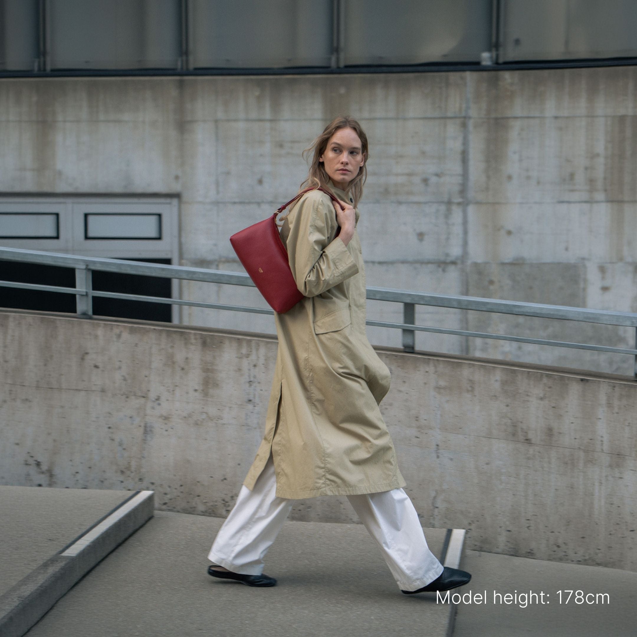 ALEMI Zurich | LETTEN SMALL | Small Bag | Red | Soft Grain Leather | Bag on model