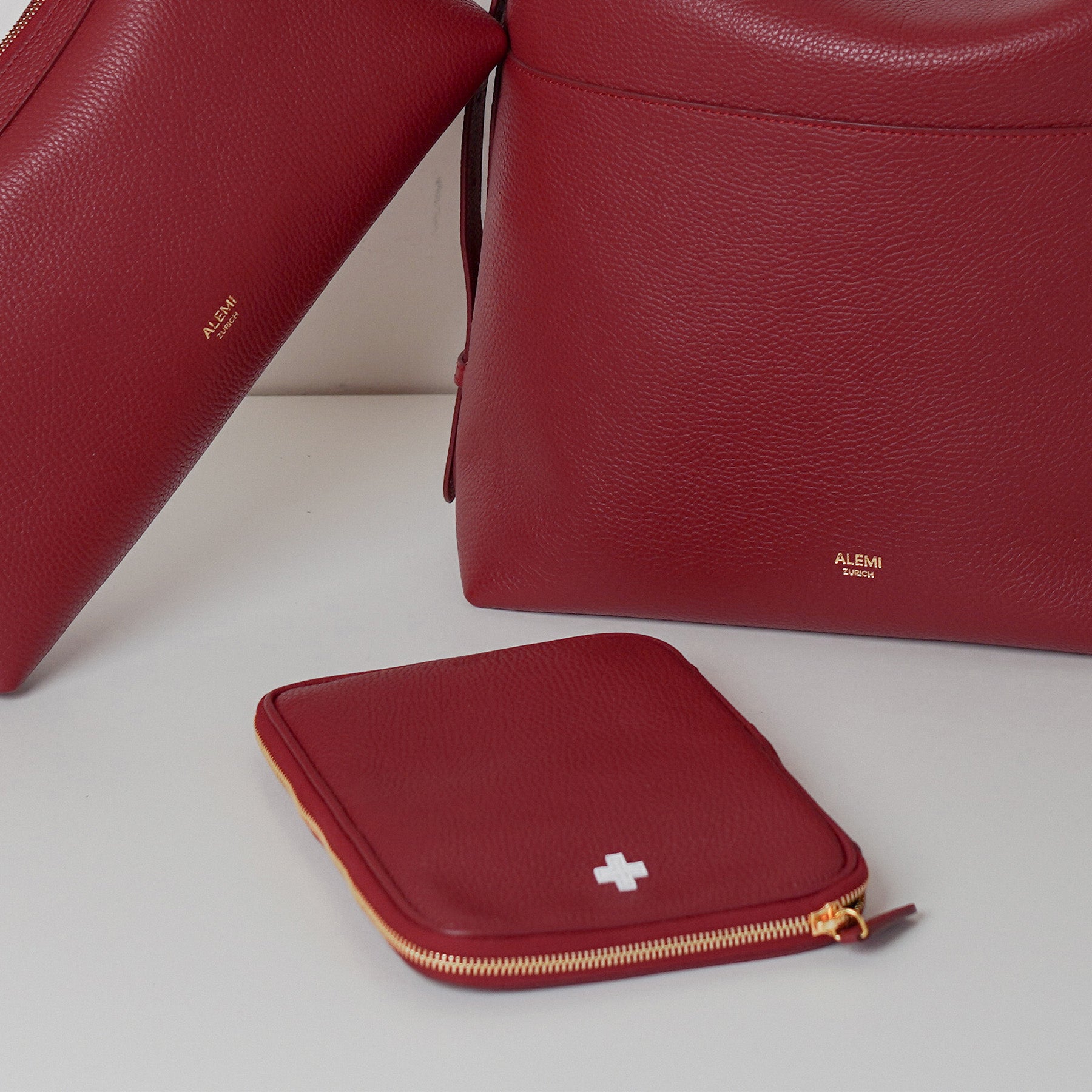 ALEMI Zurich | TECHNOPARK | Accessoires | Red | Soft Grain Leather | Front with LETTEN bags