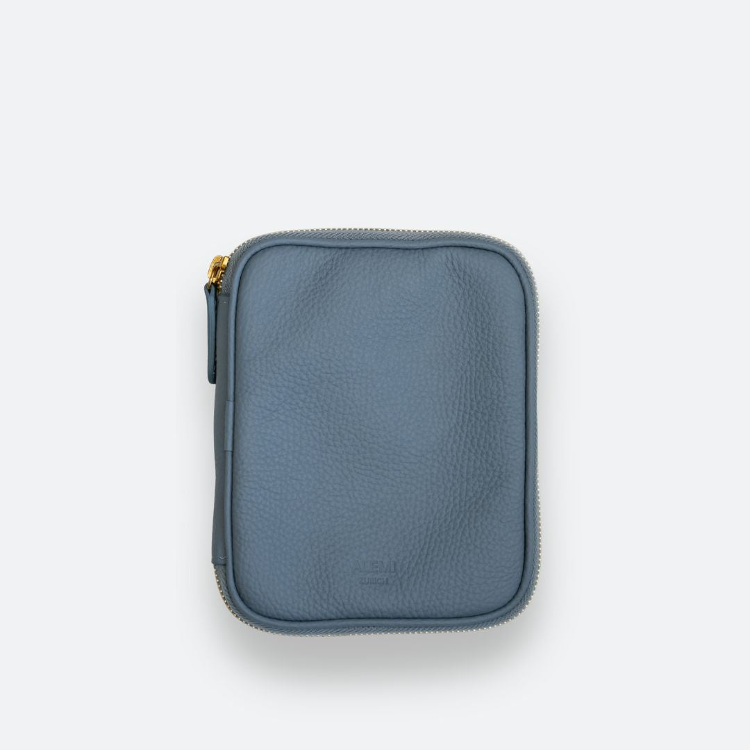ALEMI Zurich | TECHNOPARK SMALL | Accessoires | Ice Blue | Soft Grain Leather | Front