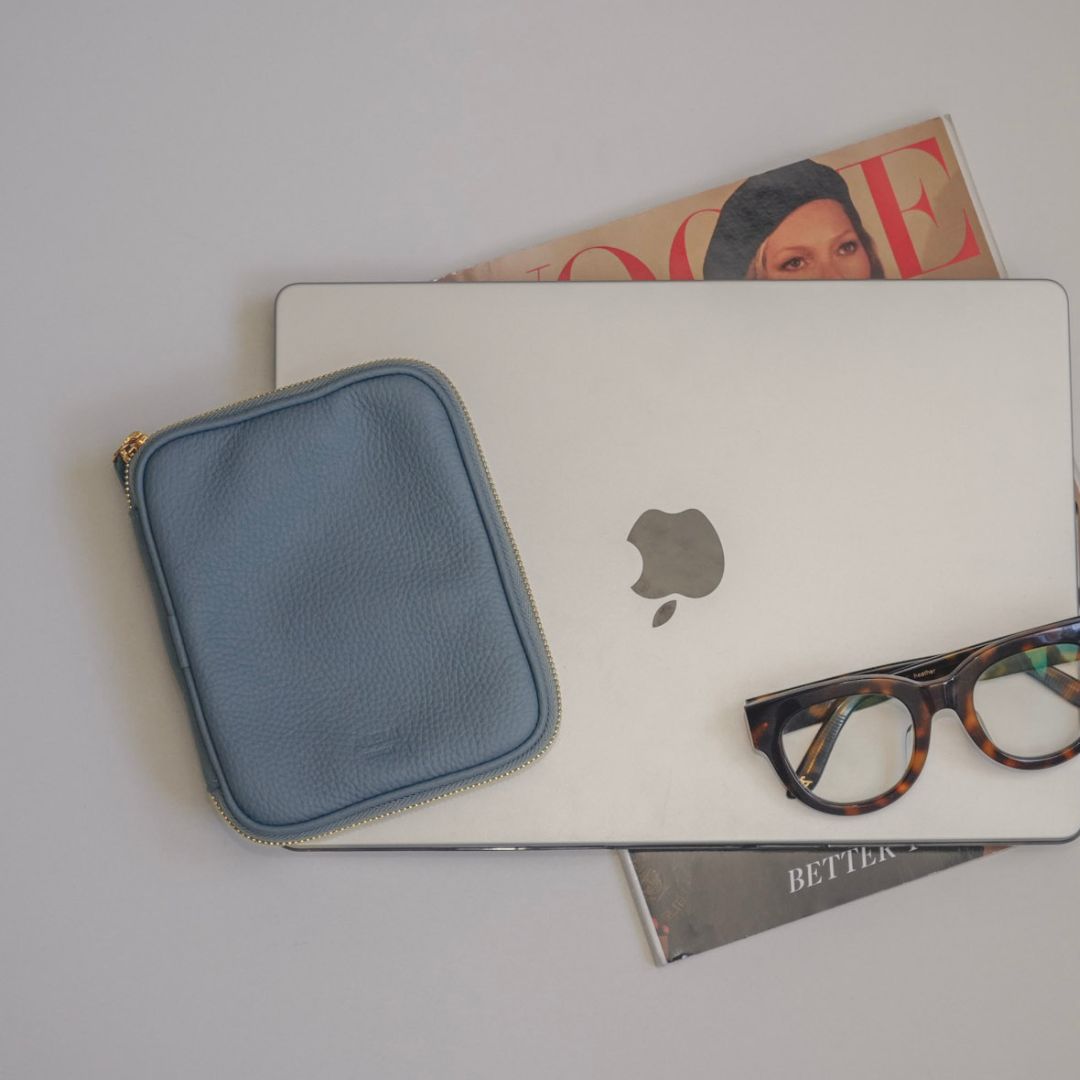 ALEMI Zurich | TECHNOPARK SMALL | Accessoires | Ice Blue | Soft Grain Leather | Front 