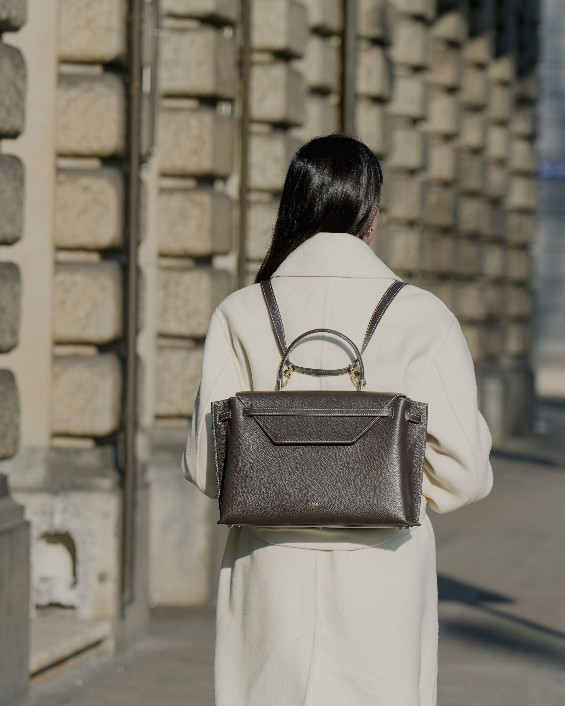 ALEMI Zurich | VIADUKT DAY | Laptop Bag | Dark Brown | Soft Grain Leather | Bag as backpack