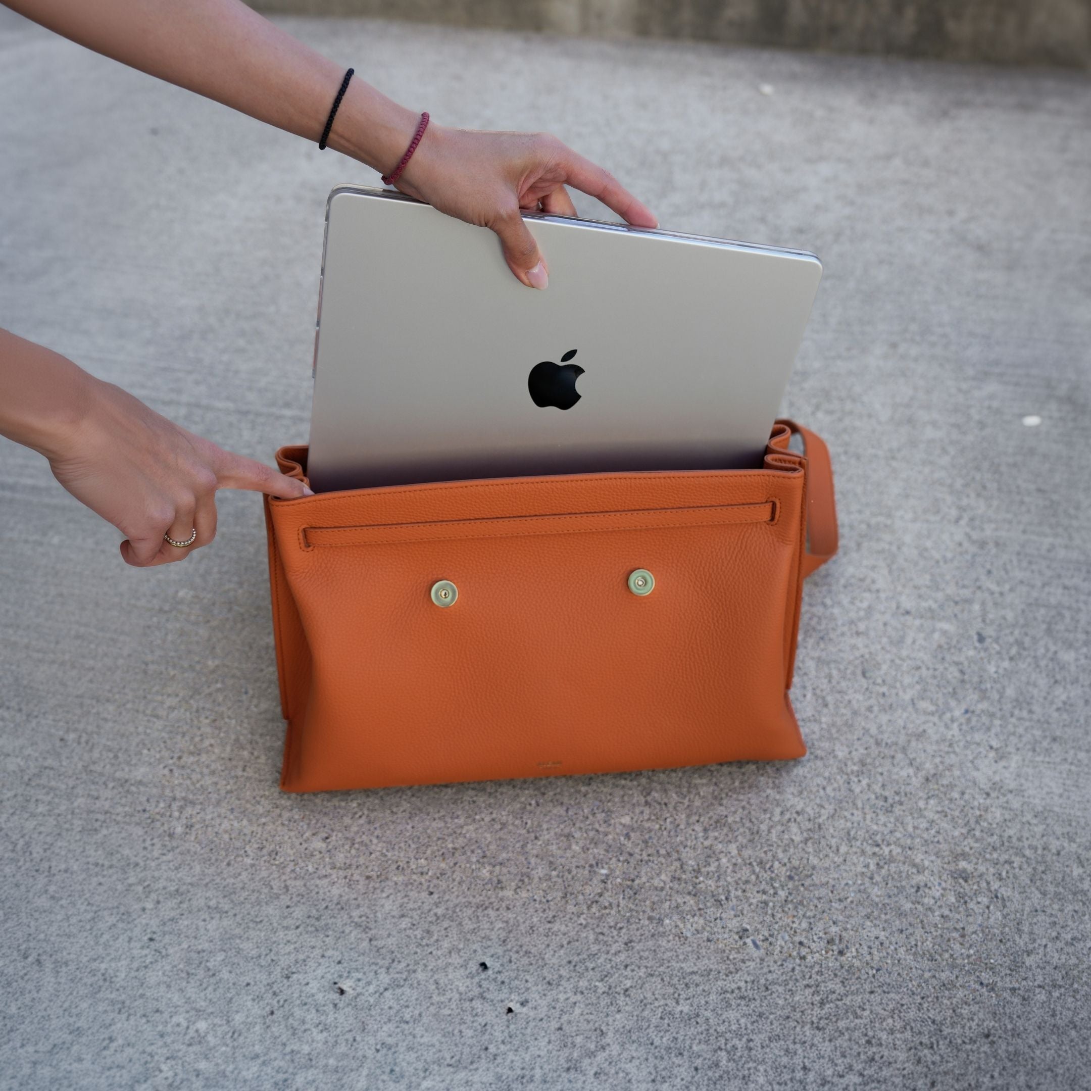 ALEMI Zurich | VIADUKT WORK | Laptop Bag | Burnt Orange | Soft Grain Leather | Bag with Laptop