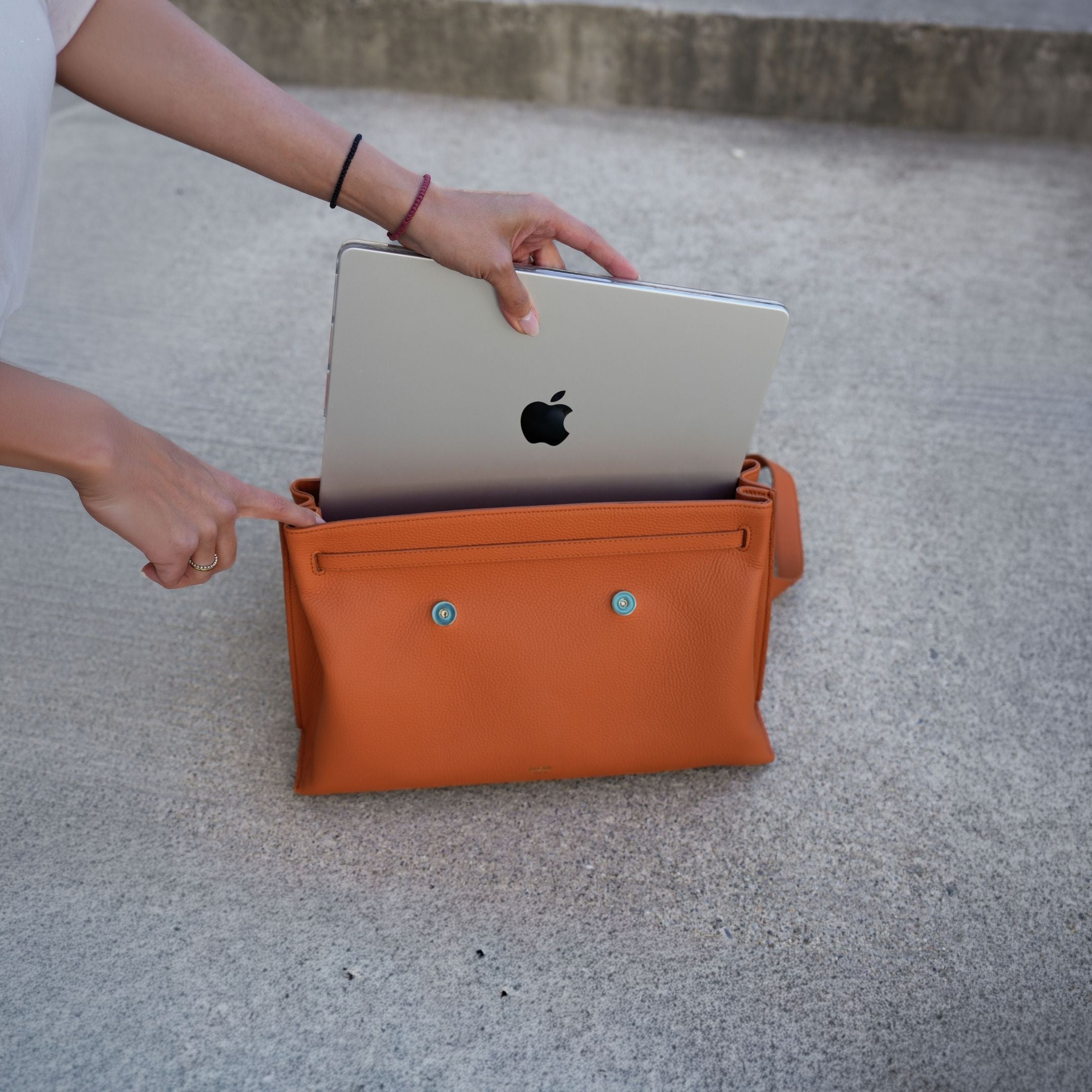 ALEMI Zurich | VIADUKT WORK | Laptop Bag | Burnt Orange | Soft Grain Leather | Bag with Laptop