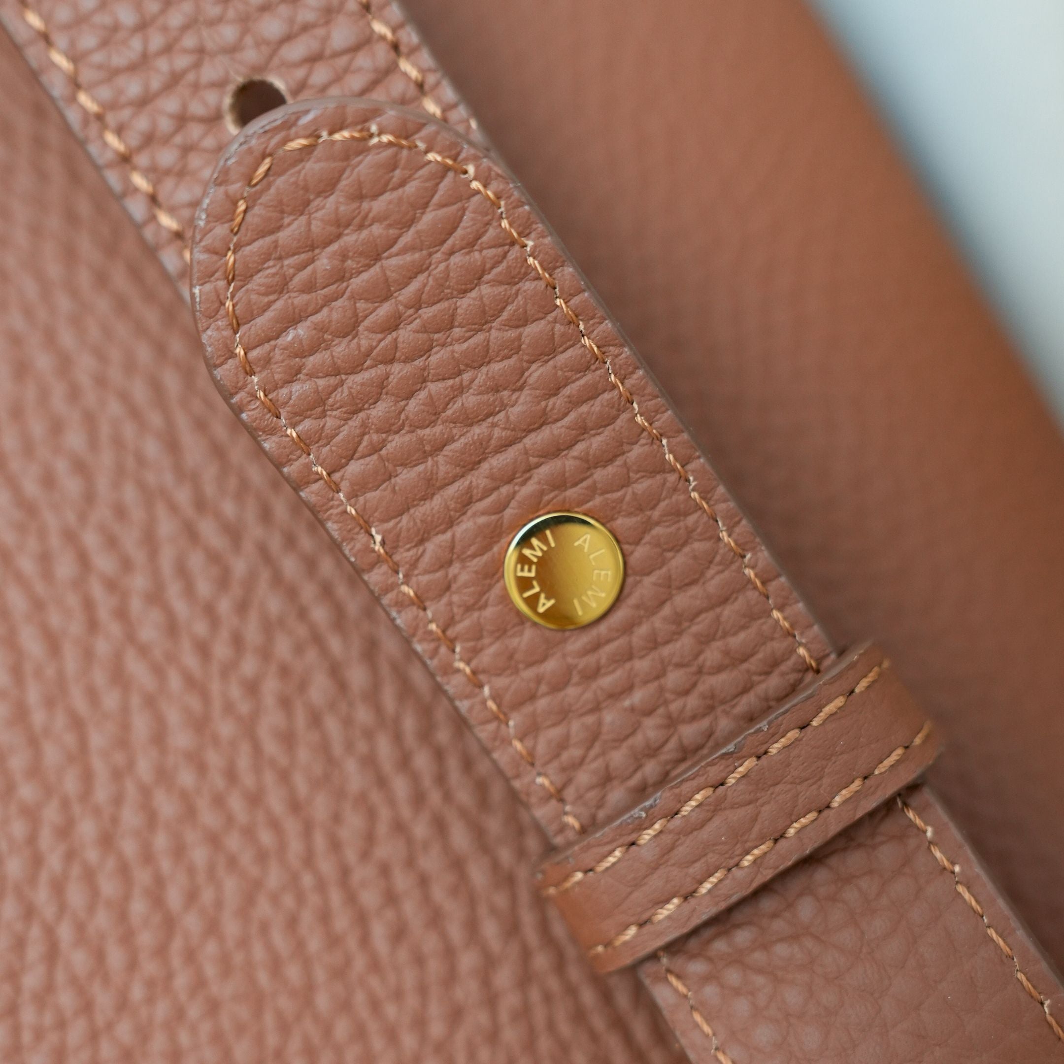 ALEMI Zurich | VIADUKT WORK | Laptop Bag | Cognac | Soft Grain Leather | Detail